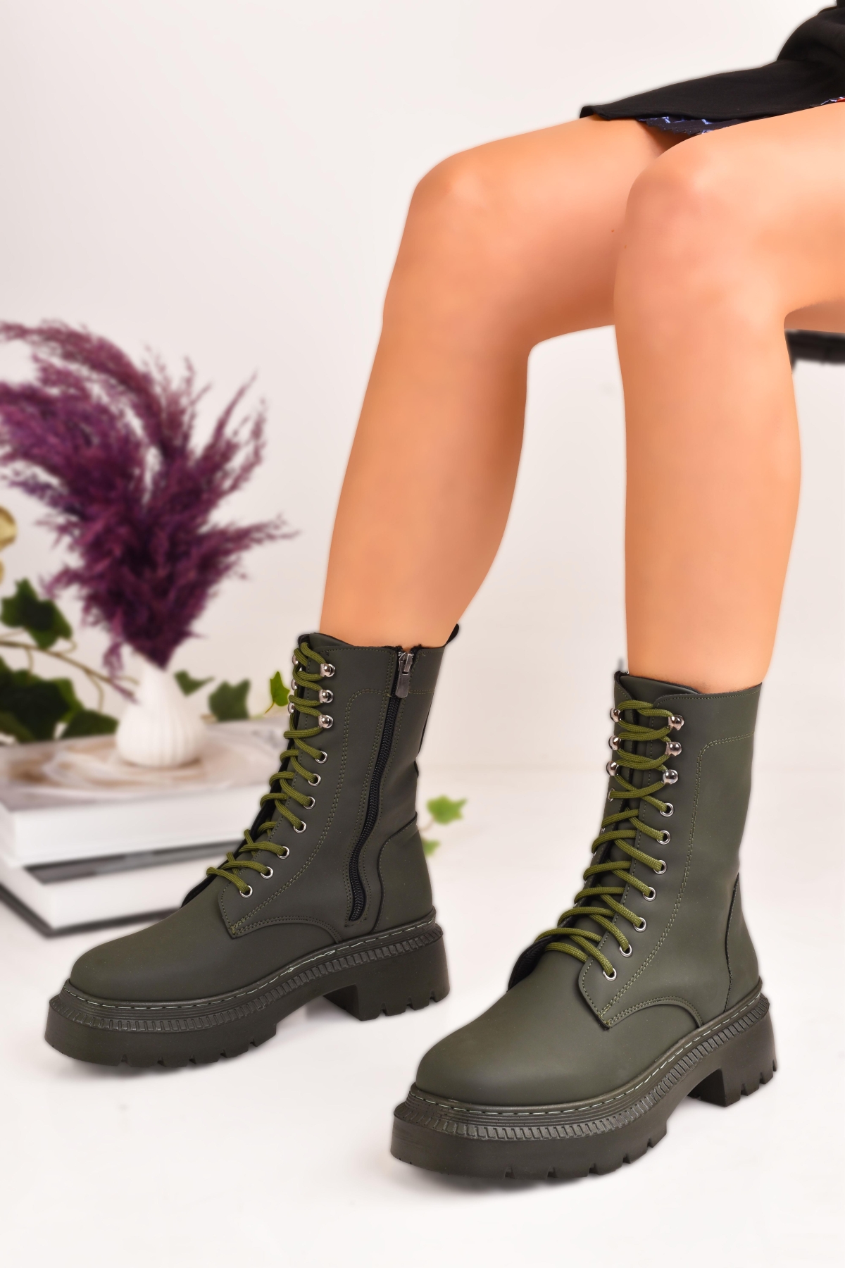 Kadın Postal Fermuarlı Kaymaz Taban Bej Bot - Görsel 3