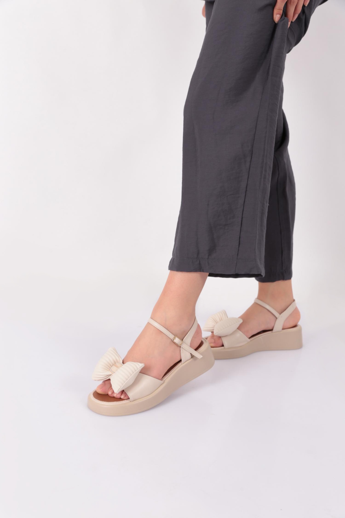 7001 Kadin Fiyonk Detayli Sandalet - Görsel 2