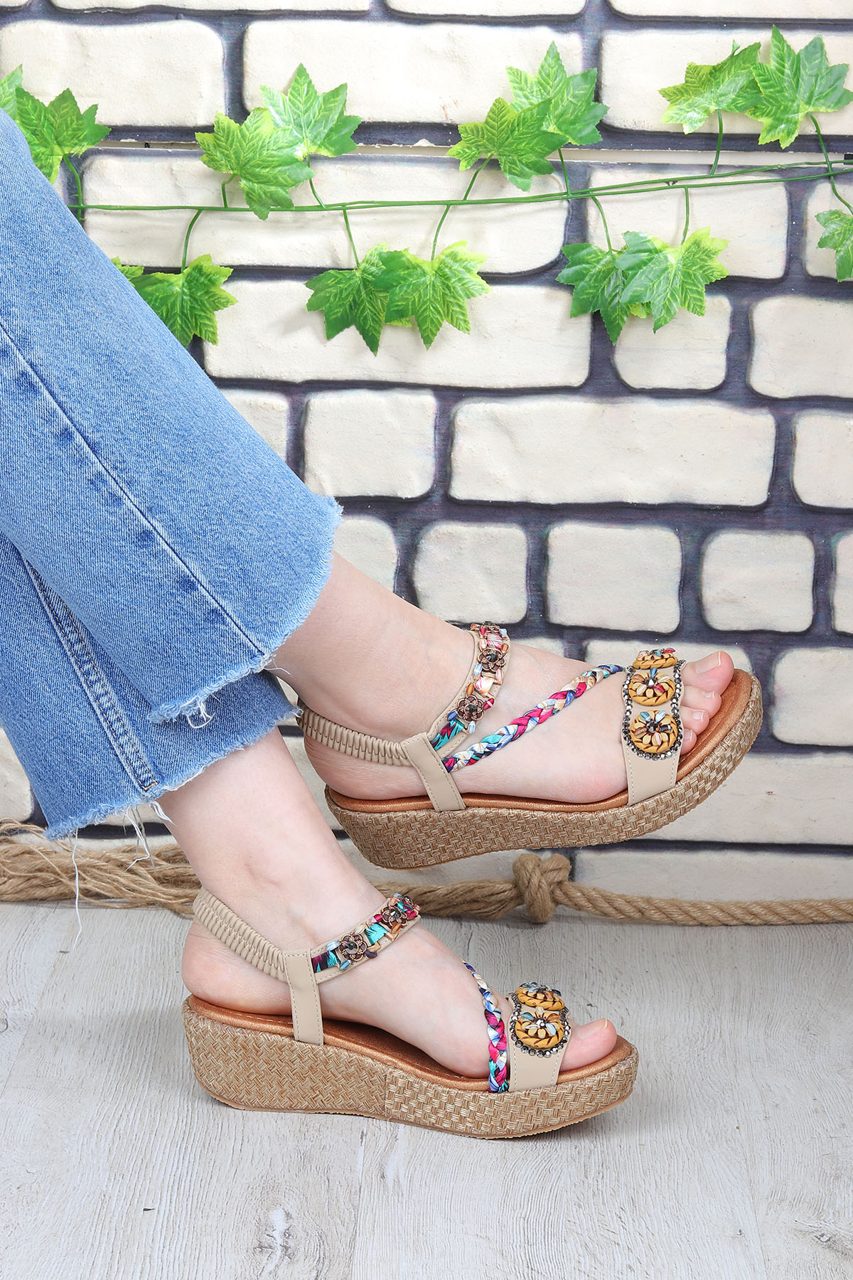 Daisy Rahat Taban Taş Boncuk Detaylı Kadın Sandalet - Görsel 2