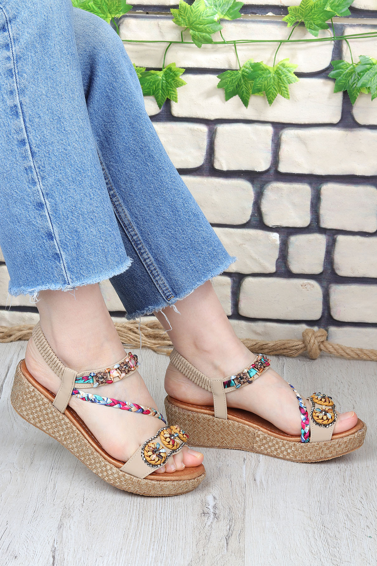 Daisy Rahat Taban Taş Boncuk Detaylı Kadın Sandalet - Görsel 3