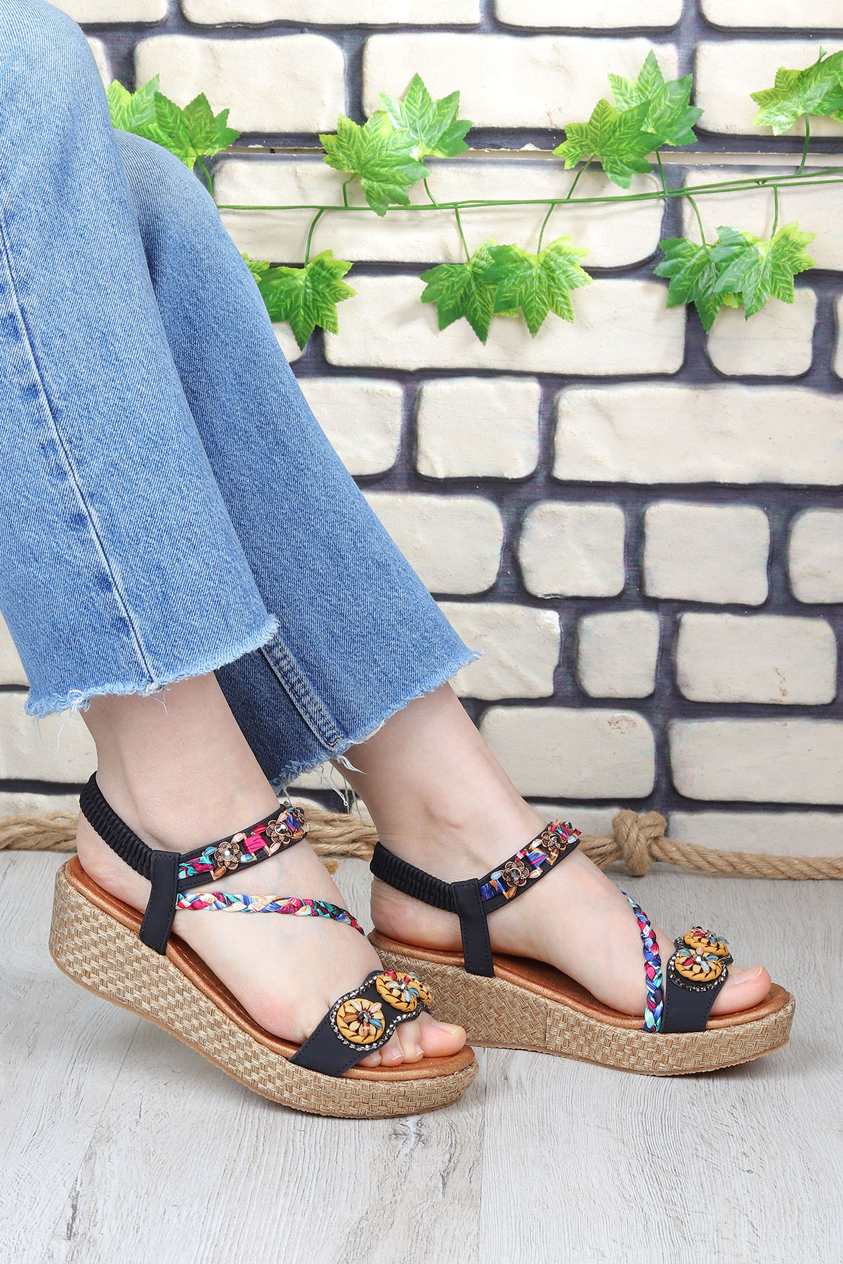 Daisy Rahat Taban Taş Boncuk Detaylı Kadın Sandalet - Görsel 3