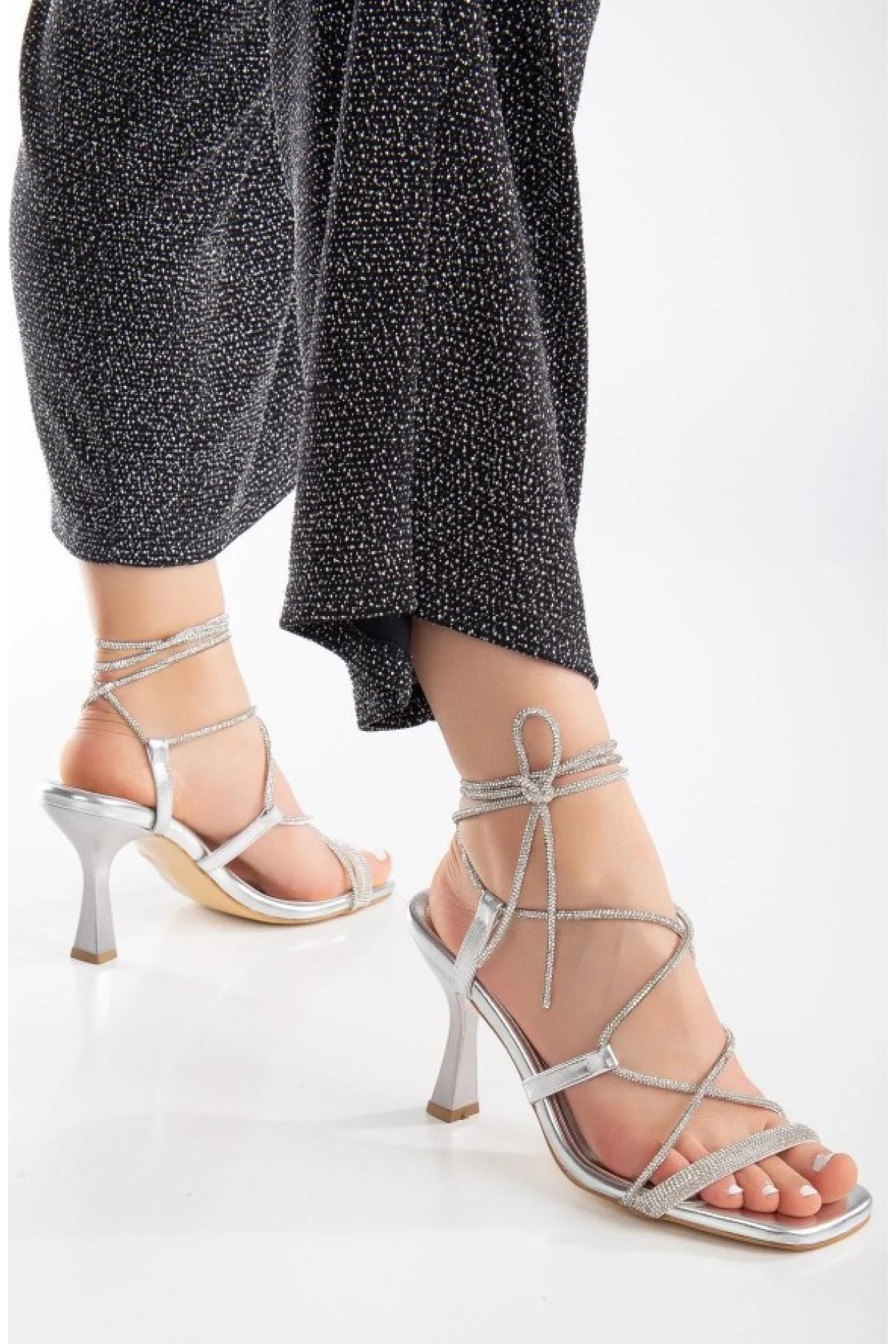 Bilekten Bağlamalı Taş Detaylı Topuklu Kadın Abiye Ayakkabı - Görsel 3
