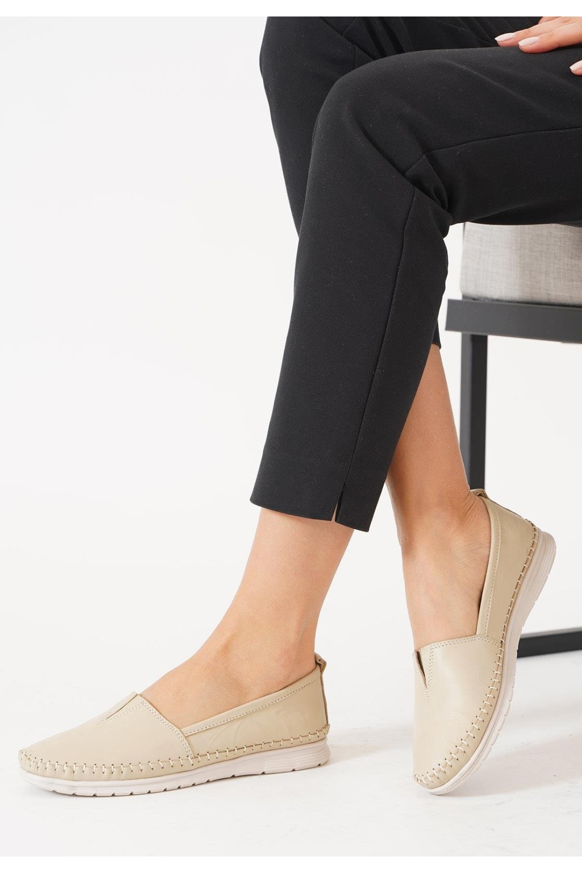 Hakiki Deri Ortopedik Üstü Saraç Lastik Detaylı Kadın Babet Ayakkabı - Görsel 2