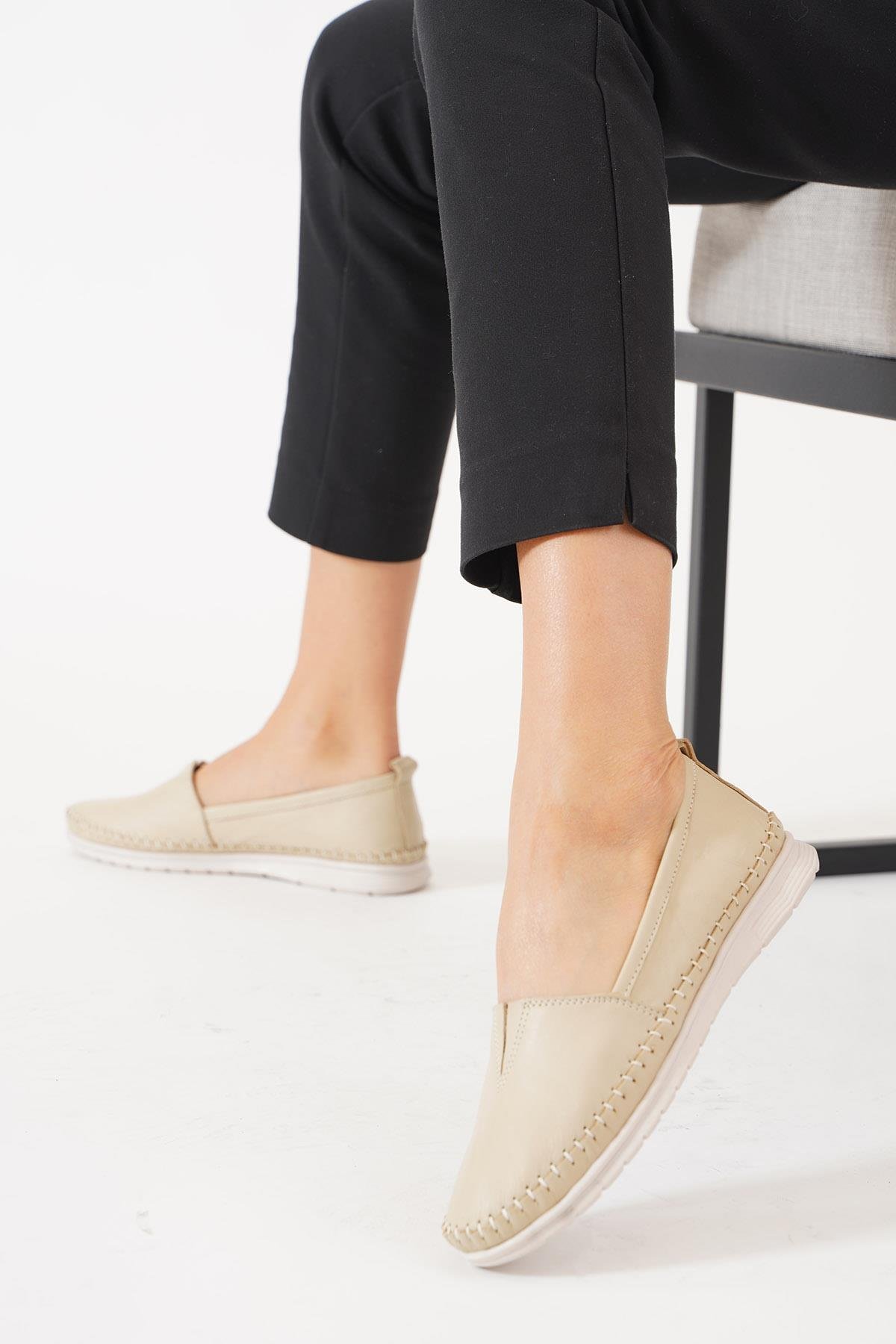 Hakiki Deri Ortopedik Üstü Saraç Lastik Detaylı Kadın Babet Ayakkabı - Görsel 3