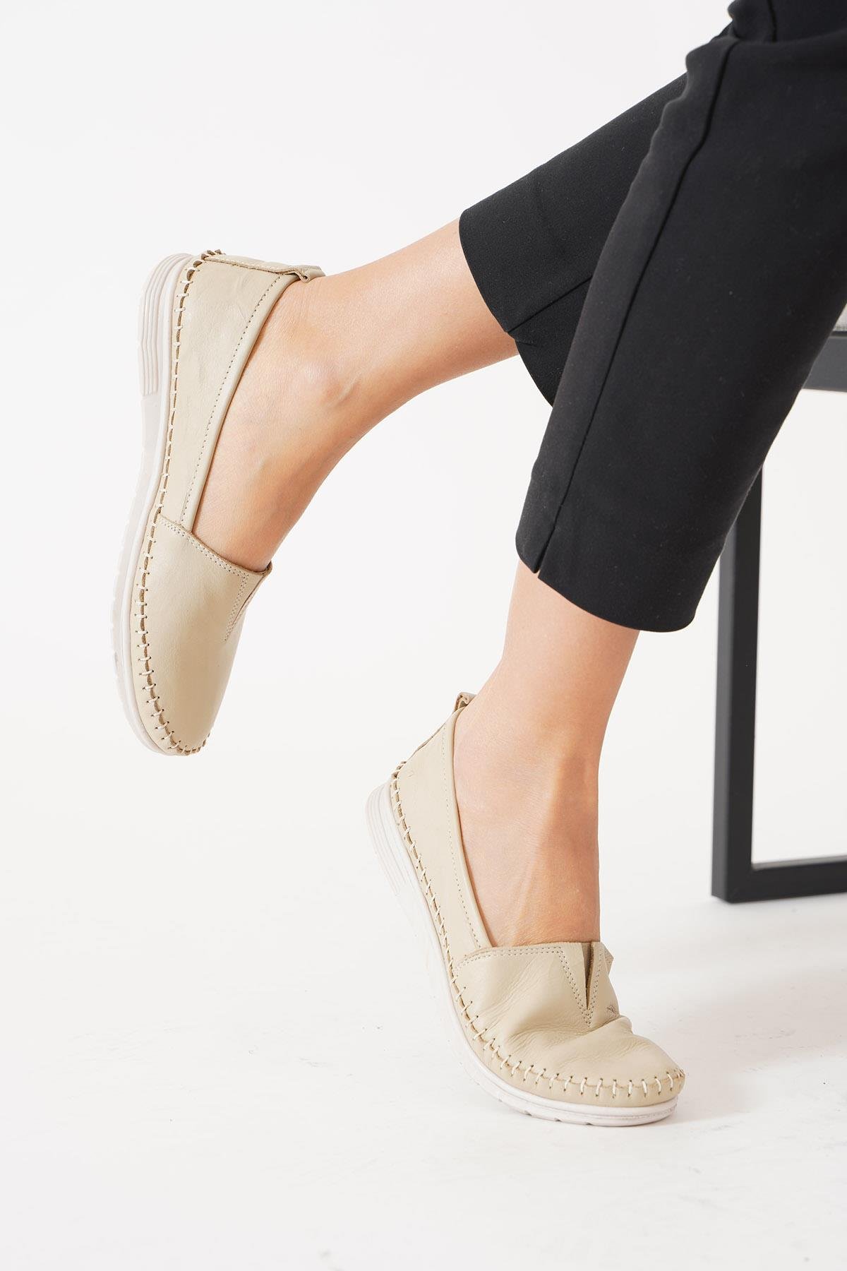 Hakiki Deri Ortopedik Üstü Saraç Lastik Detaylı Kadın Babet Ayakkabı - Görsel 4