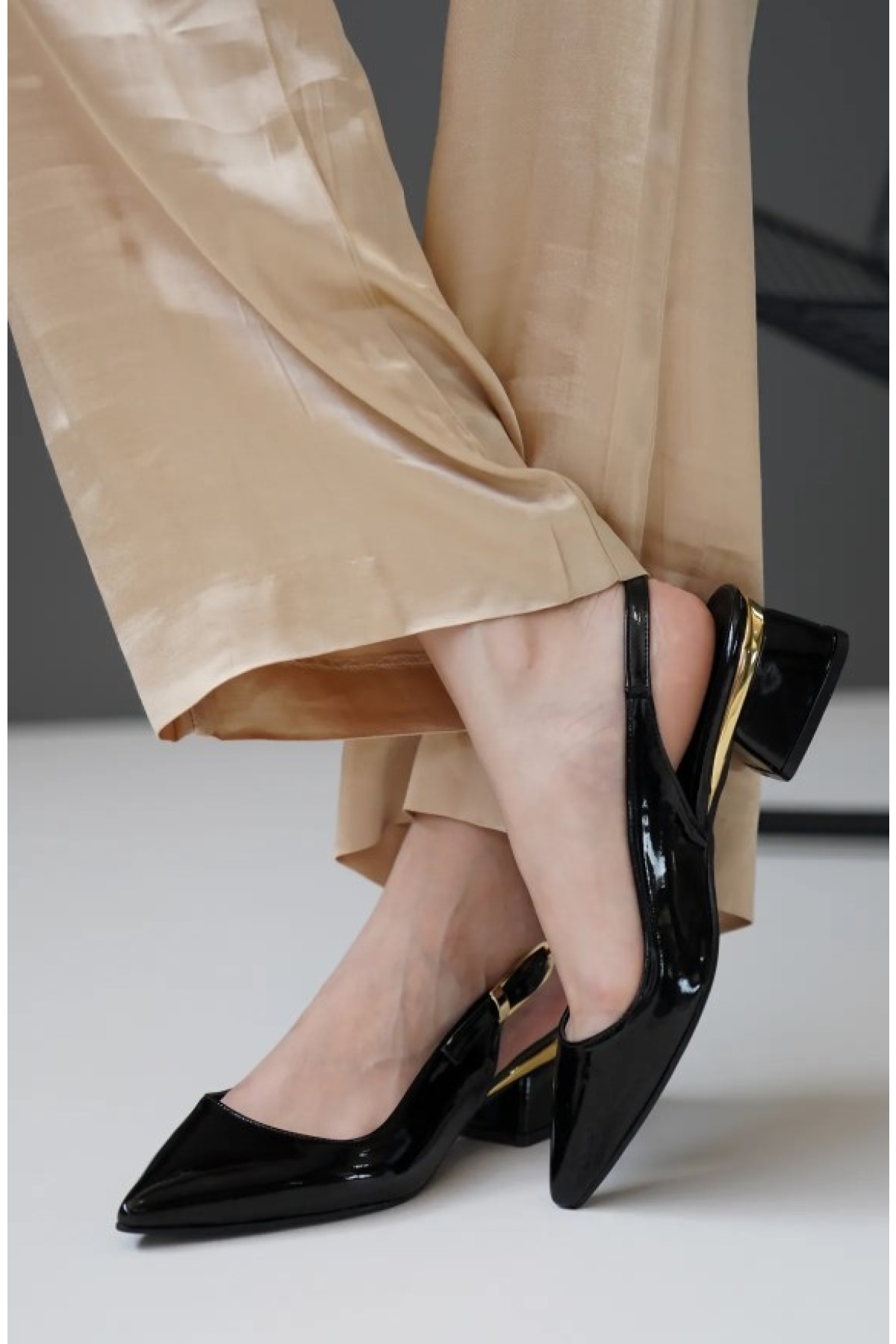 Toka Detaylı Topuklu Arkası Açık Klasik Kadın Topuklu Ayakkabı Ayakkabı - Görsel 6