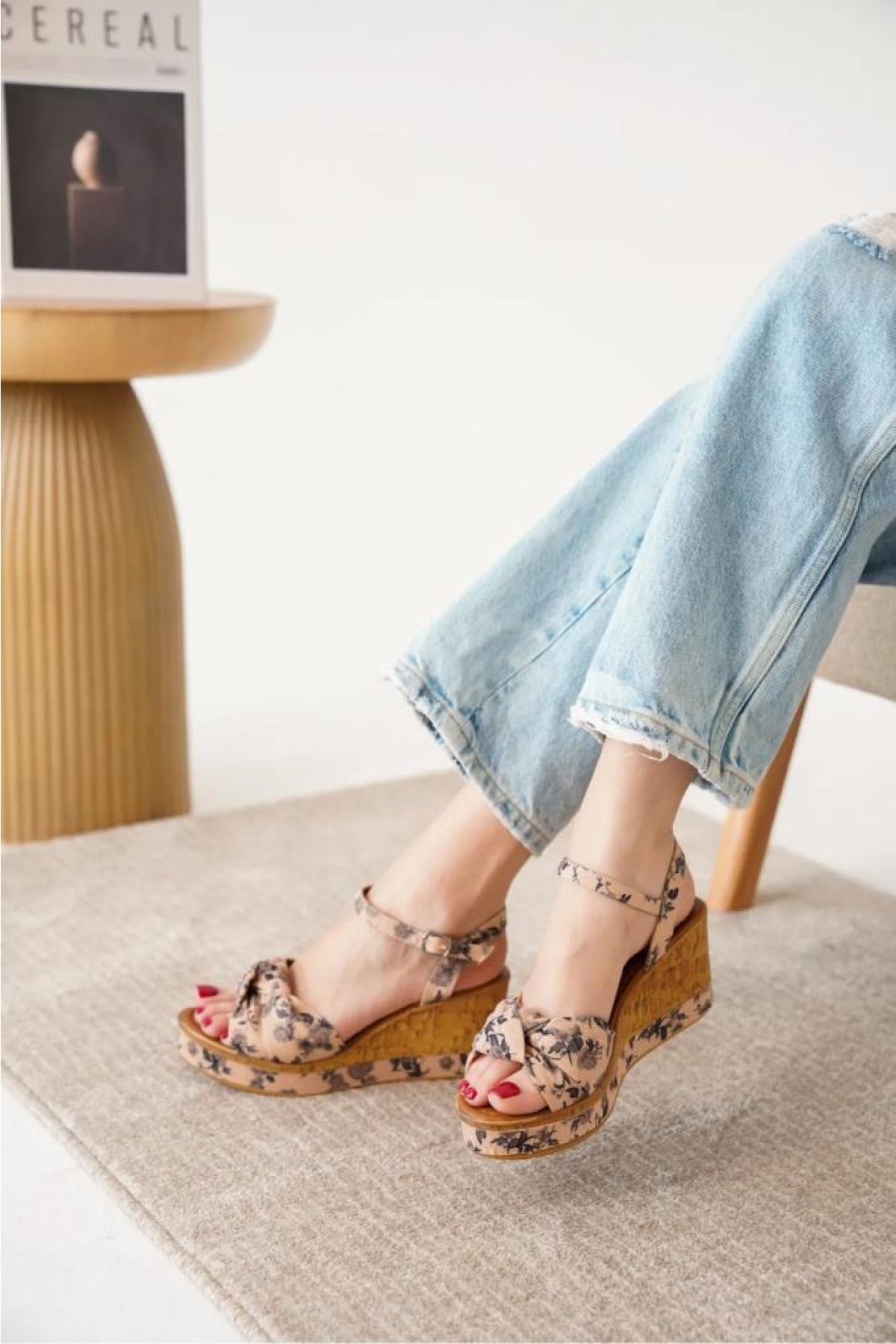 Frzn 03189 Kadın Dolgu Topuk Çiçek Desenli Sandalet Ayakkabı - Görsel 2