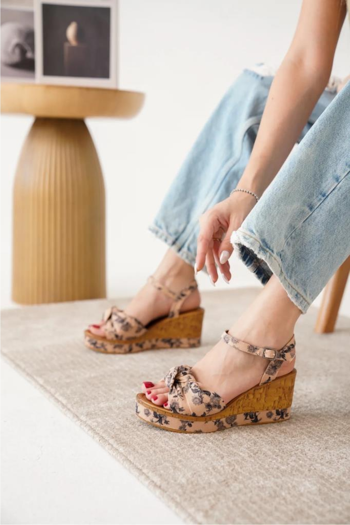 Frzn 03189 Kadın Dolgu Topuk Çiçek Desenli Sandalet Ayakkabı - Görsel 3