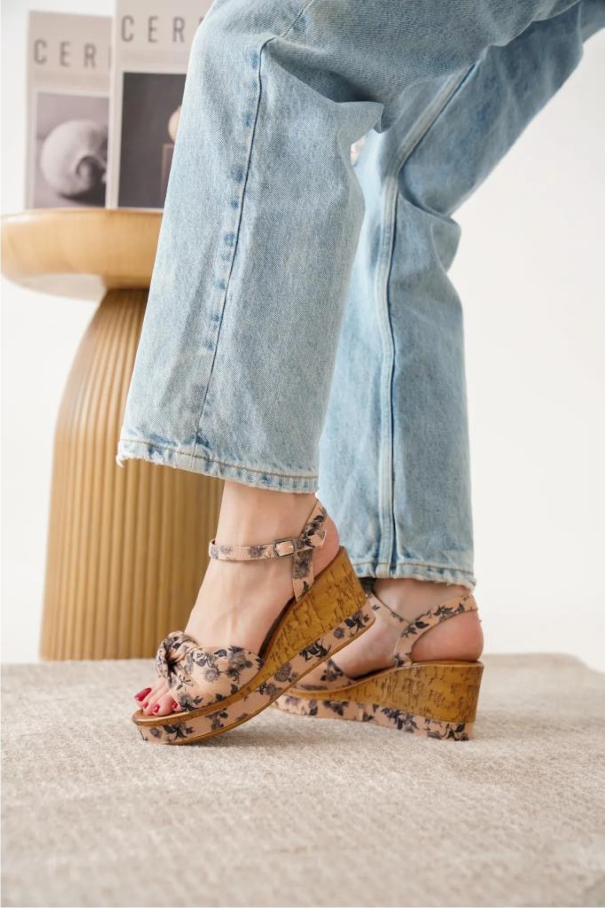 Frzn 03189 Kadın Dolgu Topuk Çiçek Desenli Sandalet Ayakkabı - Görsel 4