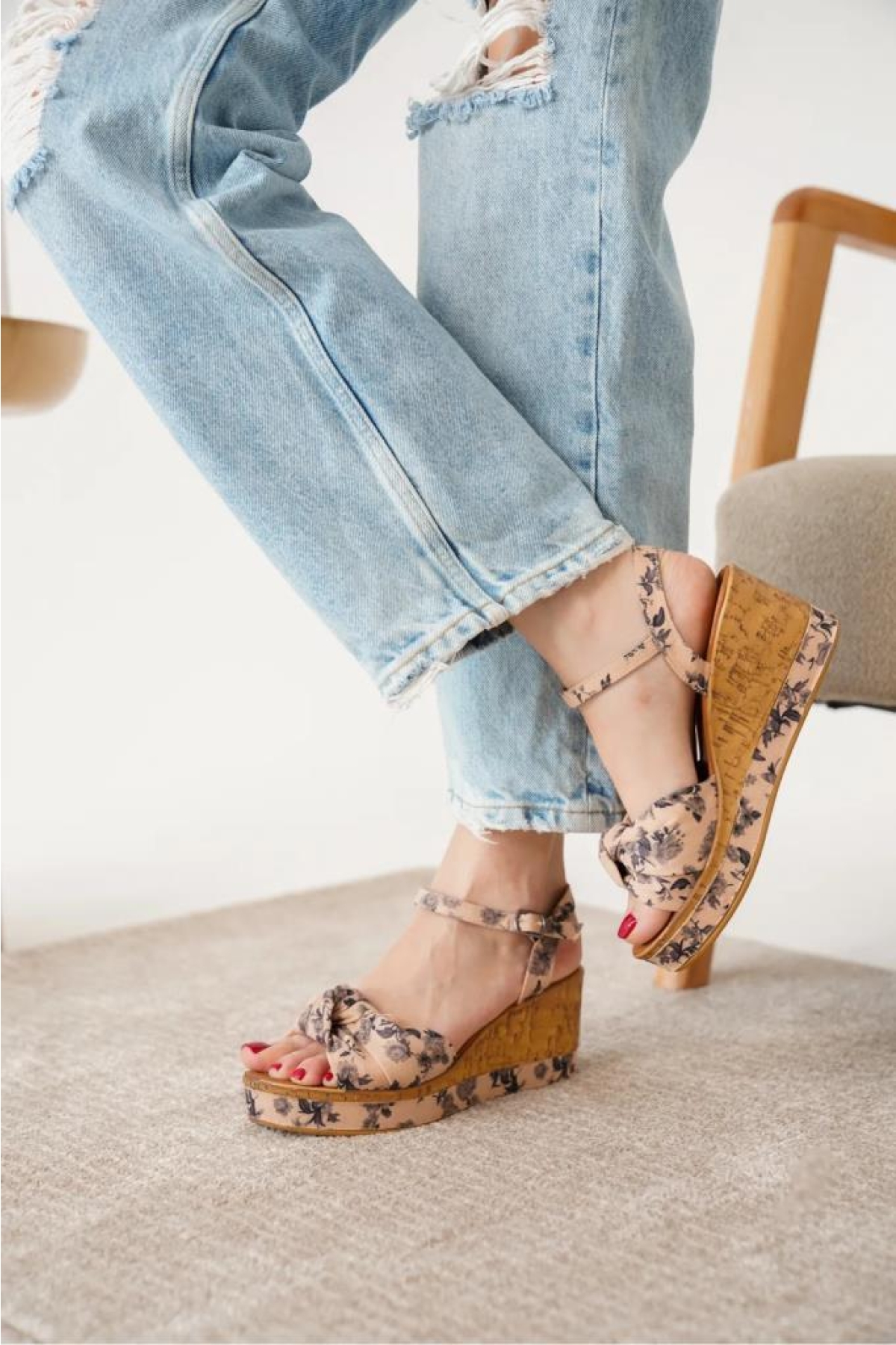 Frzn 03189 Kadın Dolgu Topuk Çiçek Desenli Sandalet Ayakkabı - Görsel 5