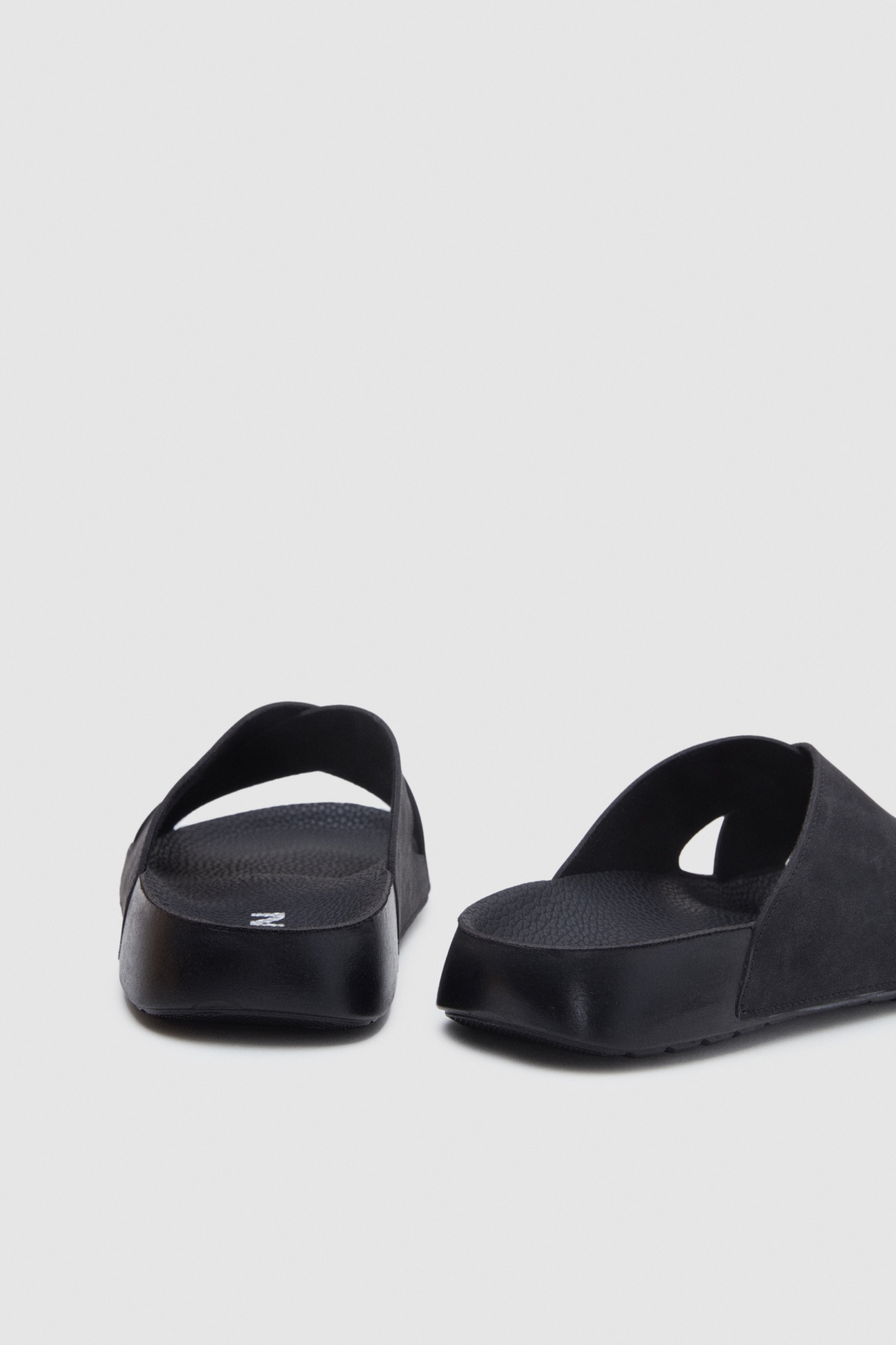 Siyah Çapraz Bant Terlik - Görsel 5