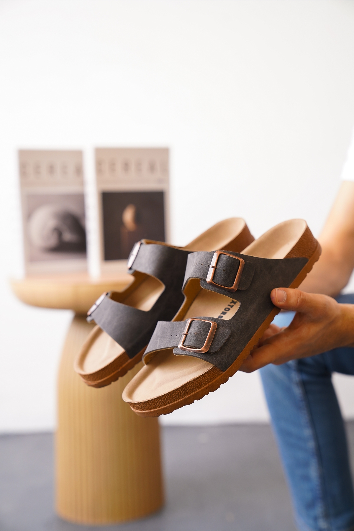 Arizona Günlük Ortopedik Unisex Çift Tokalı Terlik - Görsel 3