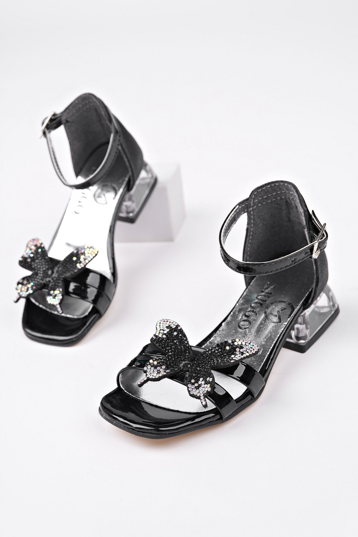 LOLA Kelebek Detaylı Bilekten Bağlamalı Kız Çocuk Kısa Topuklu Ayakkabı - Görsel 3