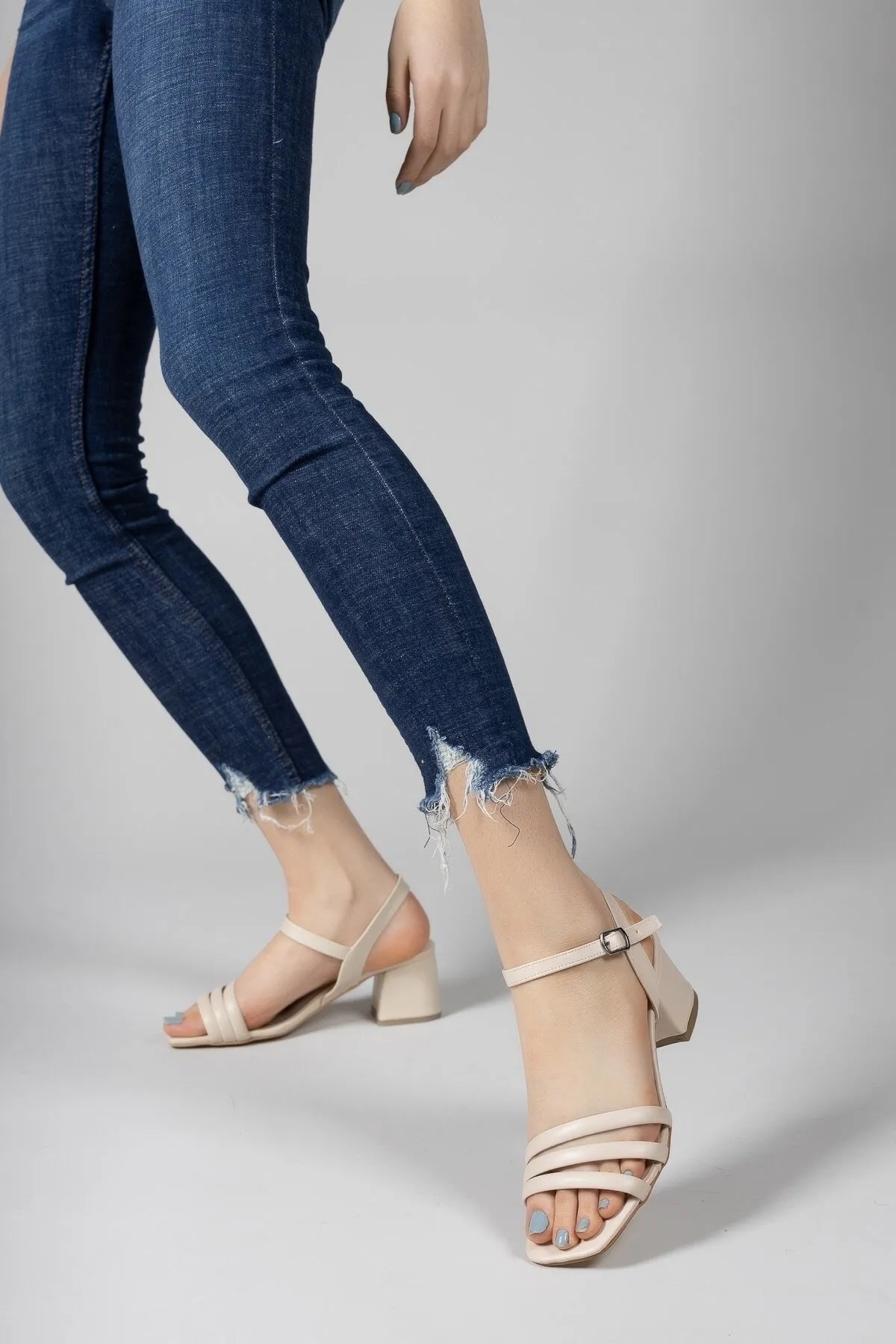 İvana Ten Cilt Garantili Günlük Kadın Ortopedik Tarz ve Şık Topuklu Sandalet IVANA-1247 - Görsel 2