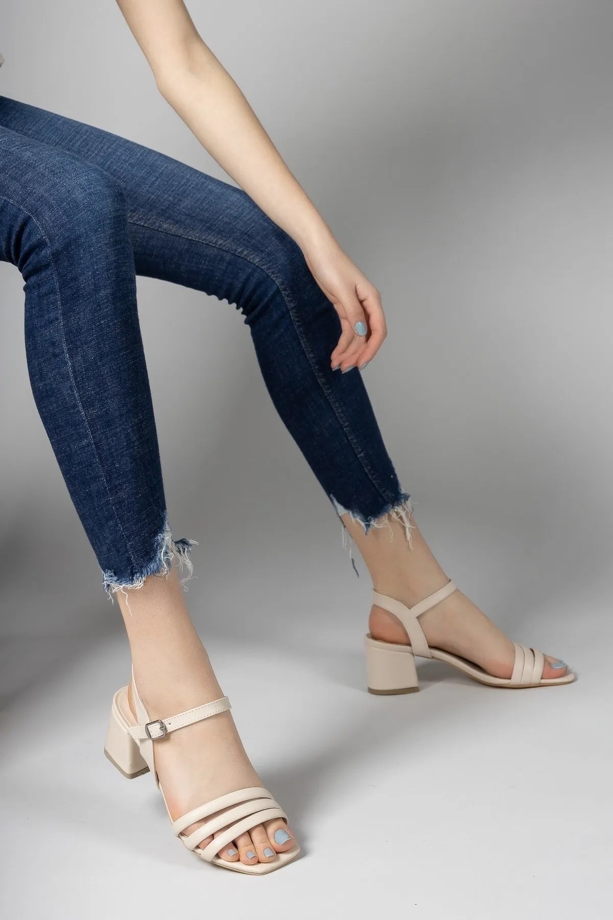 İvana Ten Cilt Garantili Günlük Kadın Ortopedik Tarz ve Şık Topuklu Sandalet IVANA-1247 - Görsel 3