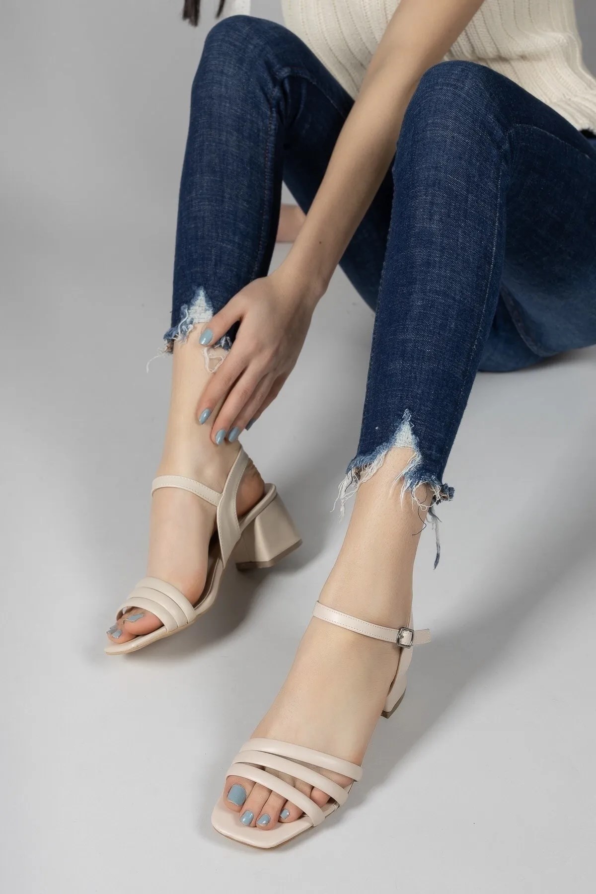 İvana Ten Cilt Garantili Günlük Kadın Ortopedik Tarz ve Şık Topuklu Sandalet IVANA-1247 - Görsel 4