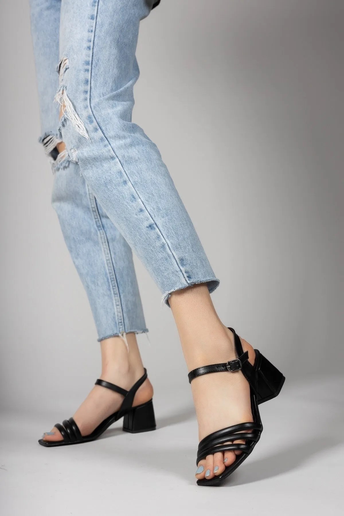 İvana Siyah Cilt Garantili Günlük Kadın Ortopedik Tarz ve Şık Topuklu Sandalet IVANA-1247 - Görsel 2