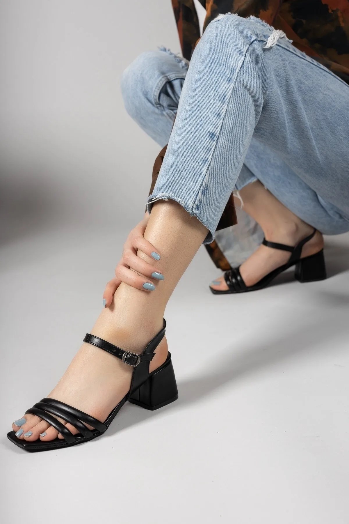 İvana Siyah Cilt Garantili Günlük Kadın Ortopedik Tarz ve Şık Topuklu Sandalet IVANA-1247 - Görsel 4