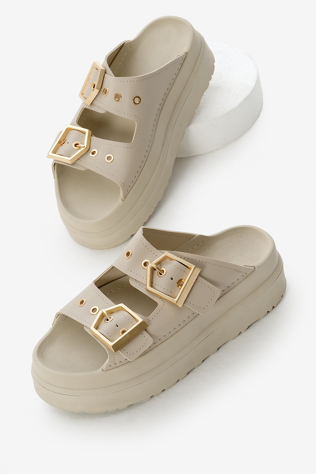 Kadın Bej Yüksek Poli Taban Çift Bantlı Tokalı Terlik - Görsel 2