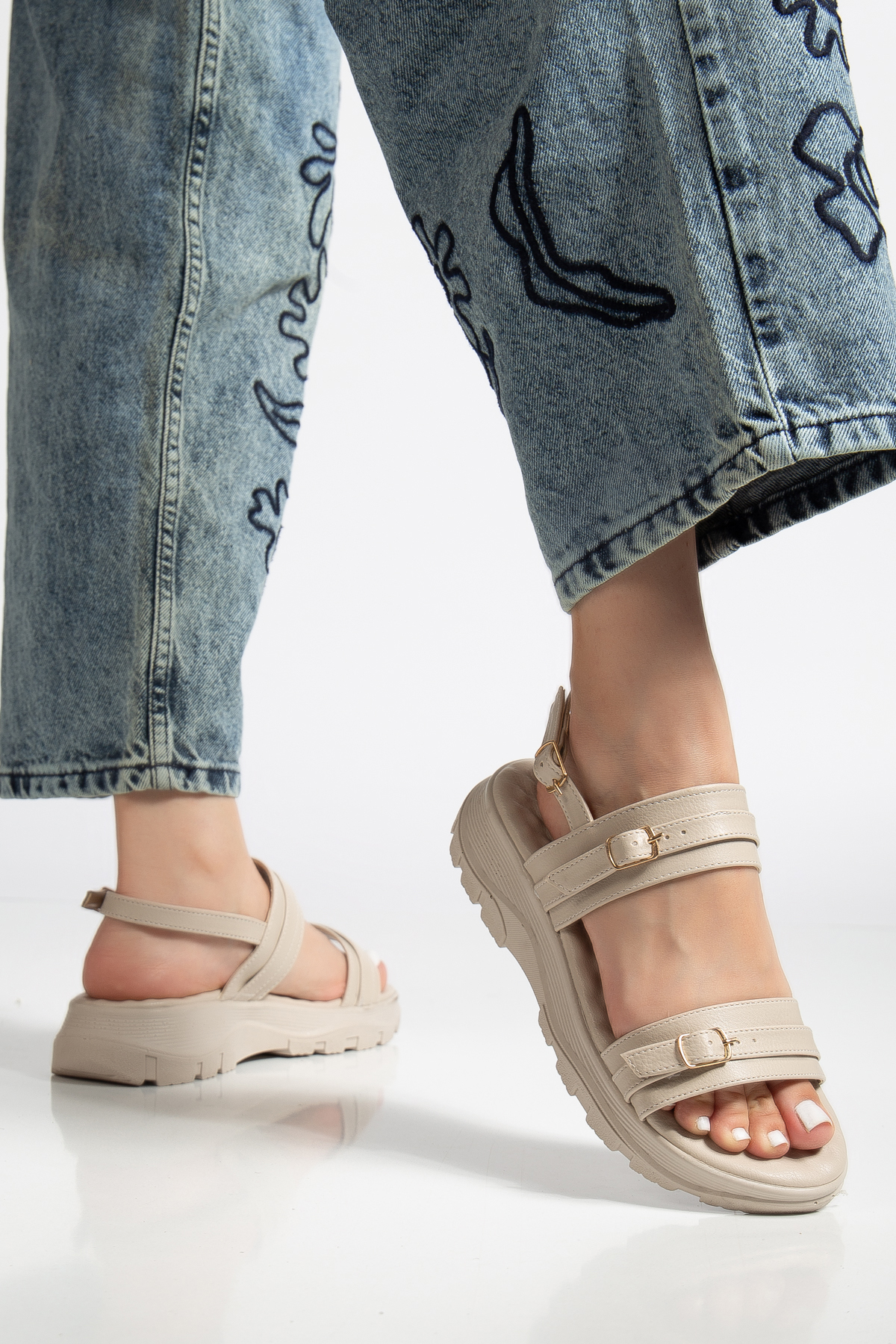 Kadın Bej Poli Taban Toka Detaylı Çift Bantlı Sandalet - Görsel 2