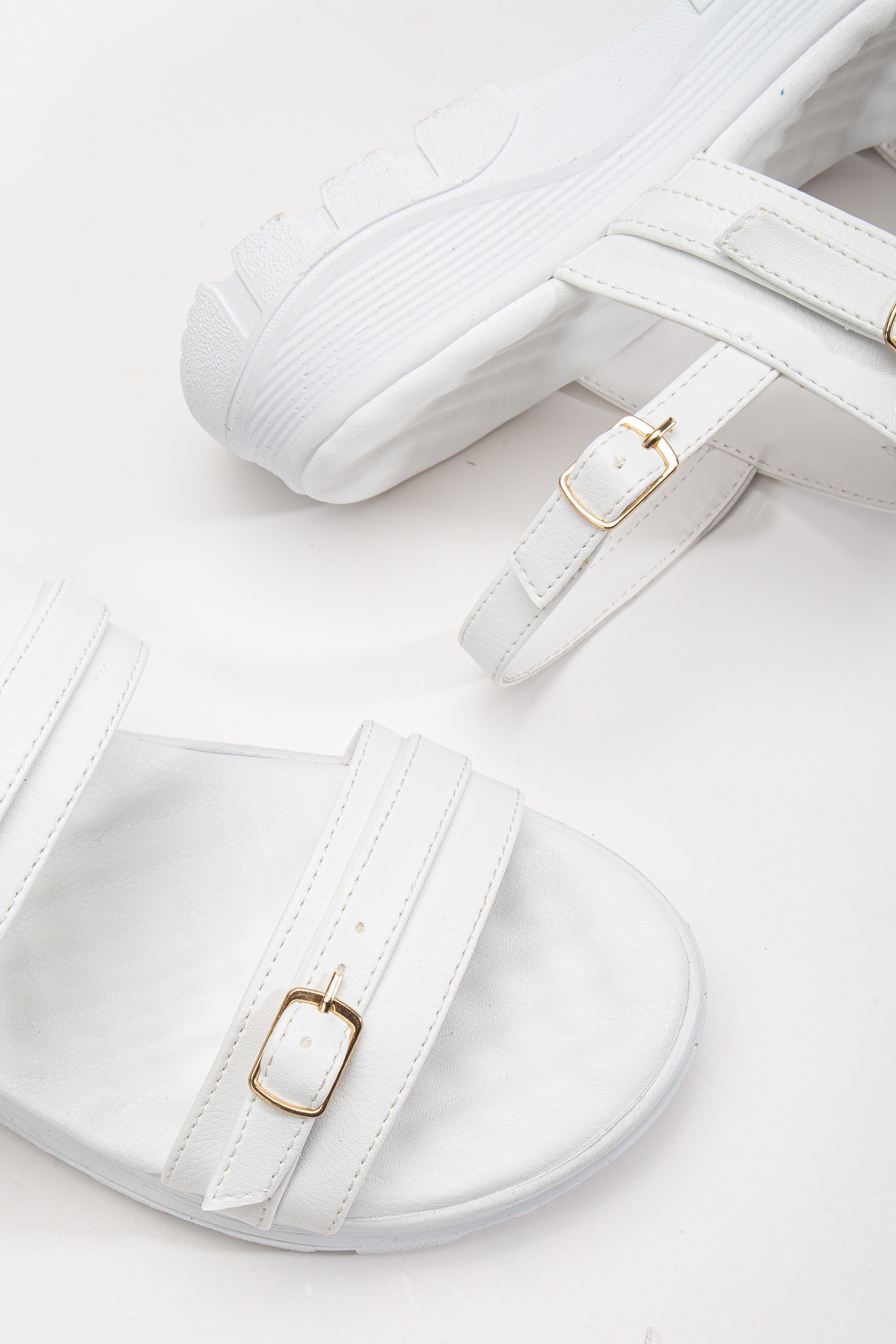 Kadın Beyaz Poli Taban Toka Detaylı Çift Bantlı Sandalet - Görsel 5