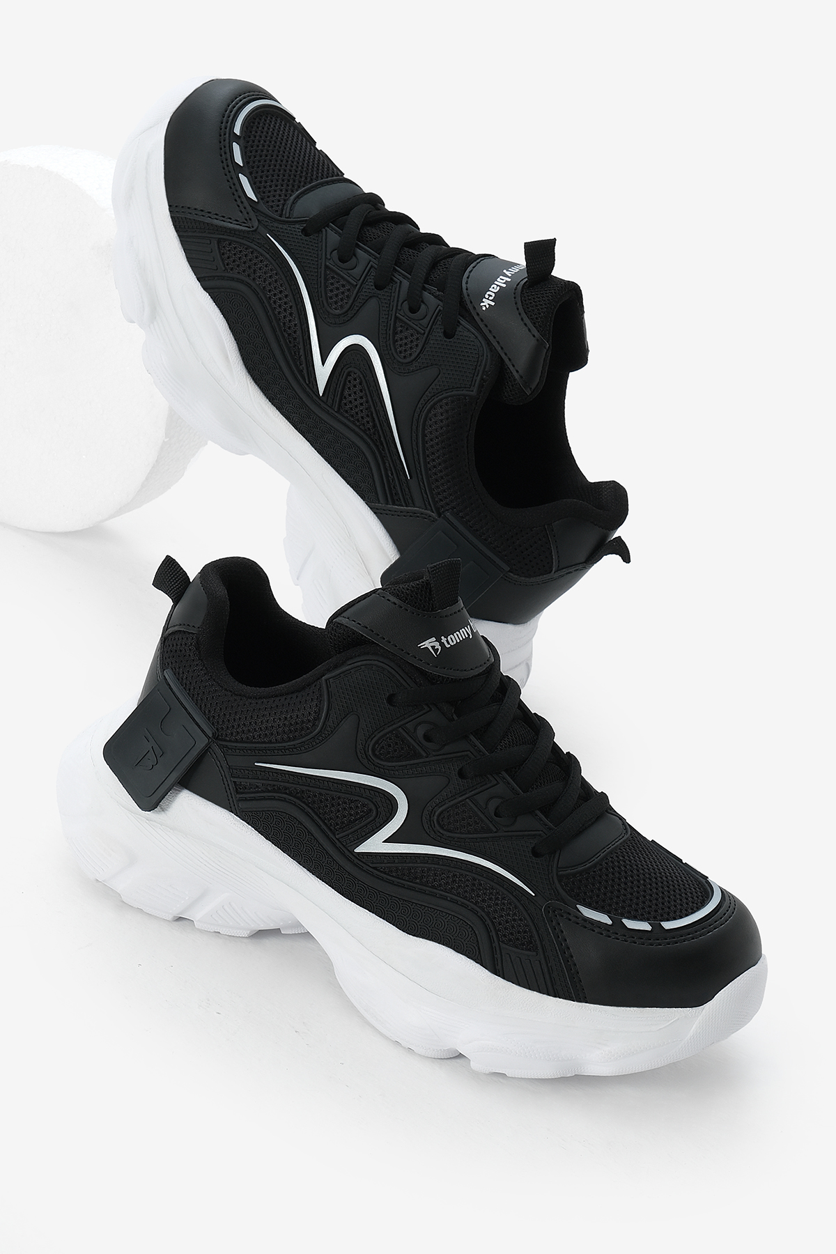 Kadın Siyah Beyaz Yüksek EVA Faylon Taban Nefes Alabilen Kumaş Desenli Bağcıklı Spor Ayakkabı - Görsel 2