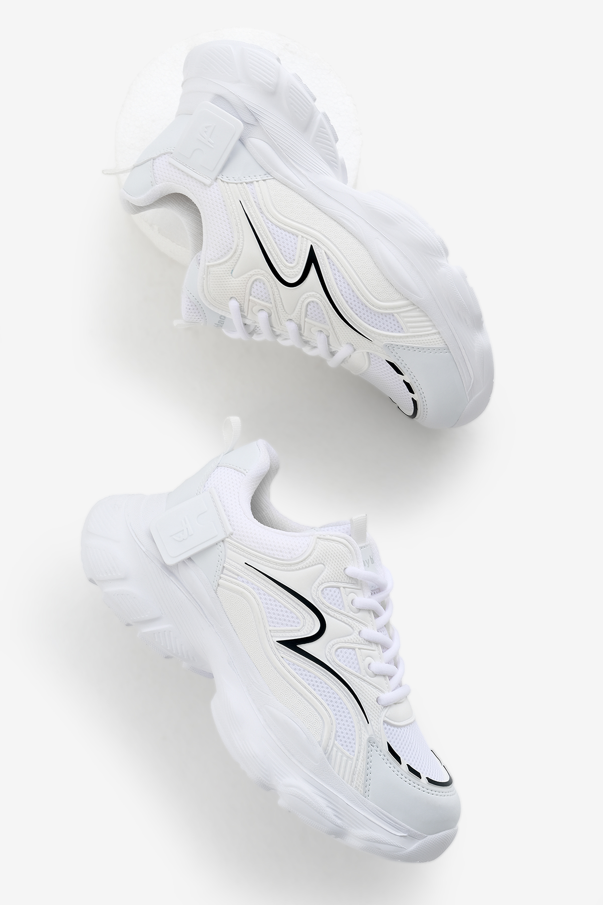 Kadın Beyaz Siyah Yüksek EVA Faylon Taban Nefes Alabilen Kumaş Desenli Bağcıklı Spor Ayakkabı - Görsel 2