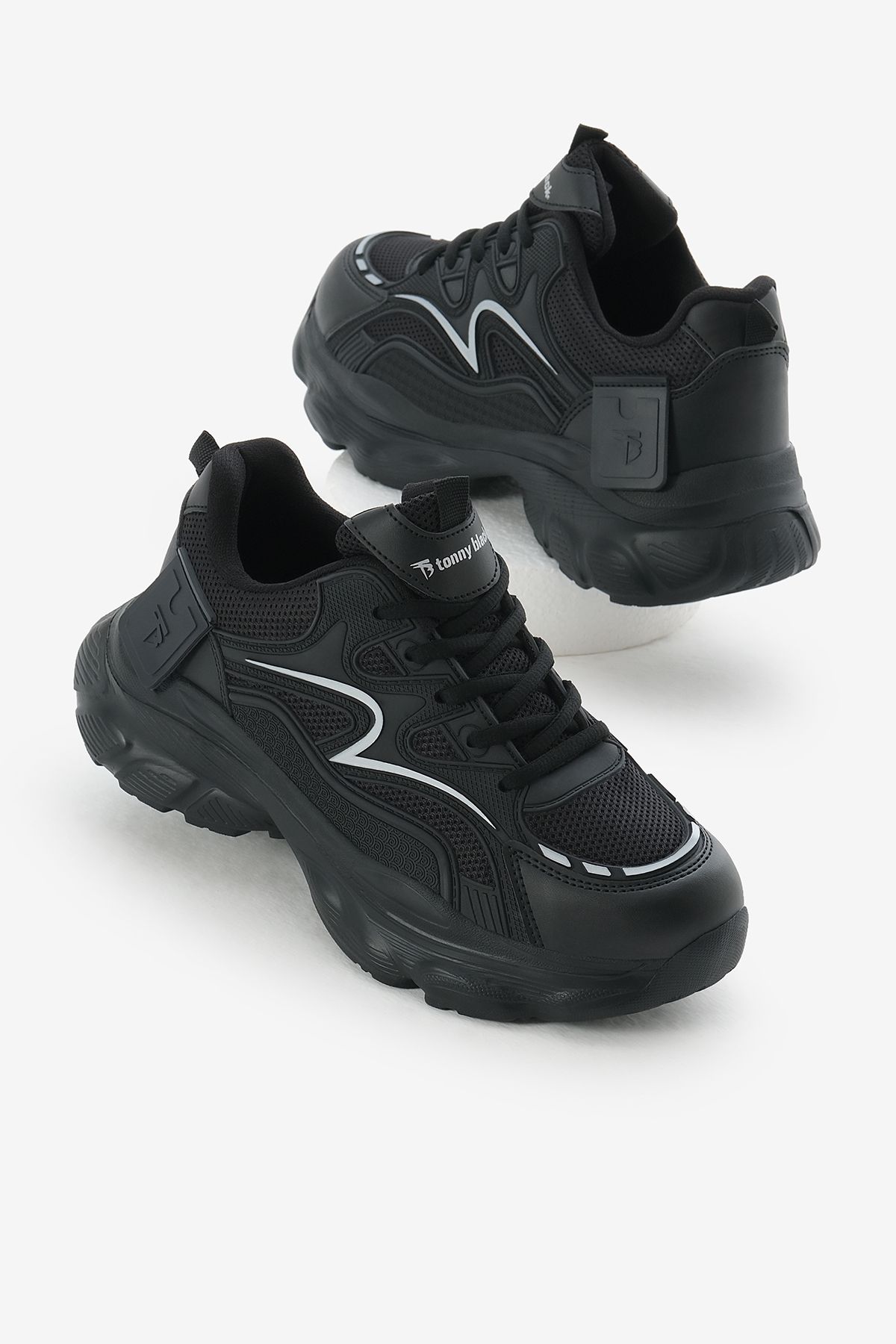 Kadın Siyah Yüksek EVA Faylon Taban Nefes Alabilen Kumaş Desenli Bağcıklı Spor Ayakkabı - Görsel 2