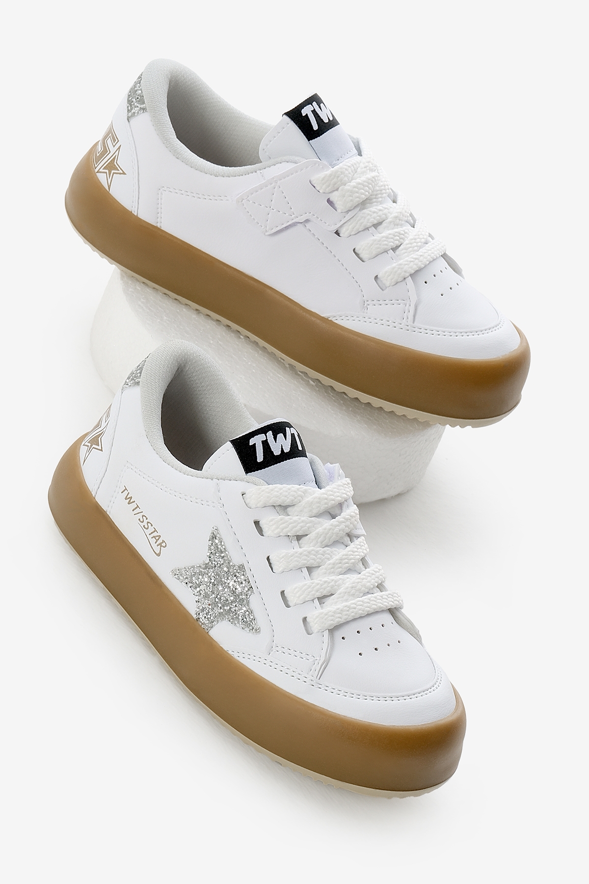 Çocuk Unisex Beyaz Gümüş Termo Taban Yıldız Detaylı Bağcıklı ve Cırtlı Spor Ayakkabı - Görsel 2