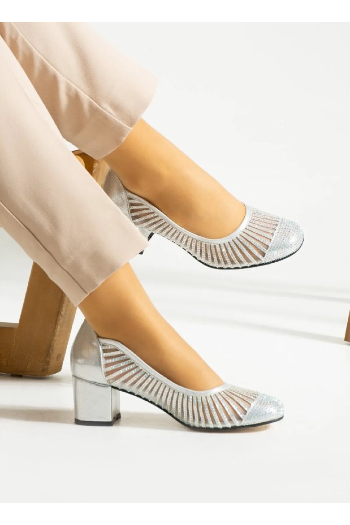 Lazer Detaylı Taşlı Kadın Klasik Topuklu Ayakkabı - Görsel 2