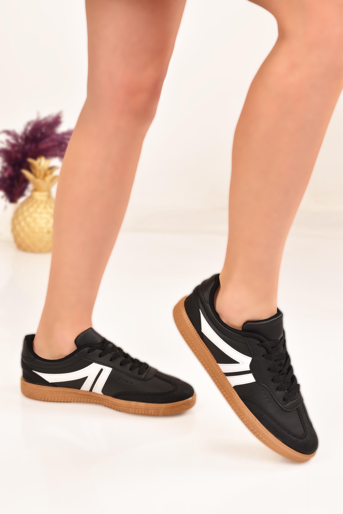 Süet Detay Kaydırmaz Tabanlı Günlük Stil Kadın Spor Ayakkabı - Görsel 3