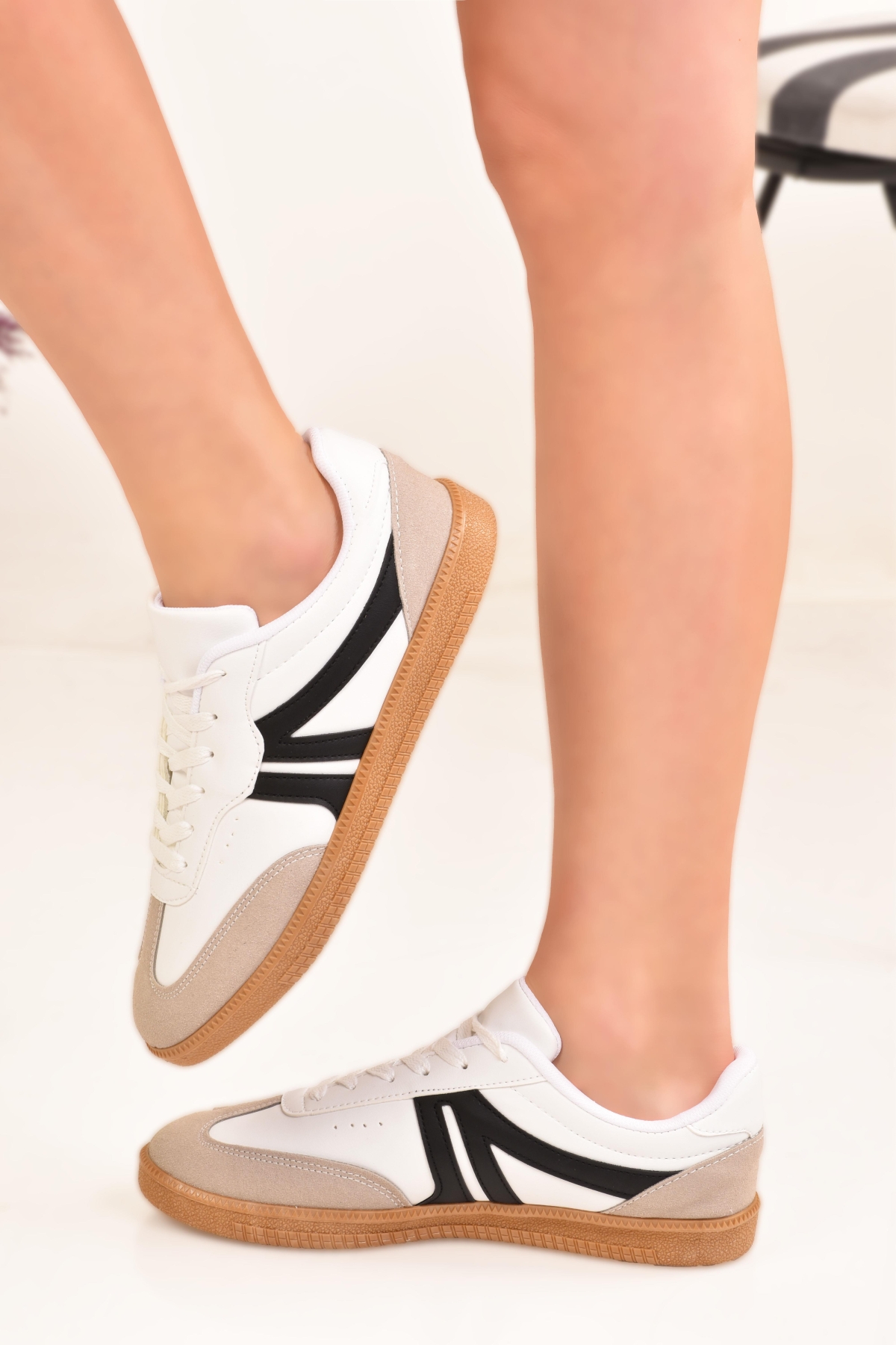 Süet Detay Kaydırmaz Tabanlı Günlük Stil Kadın Spor Ayakkabı - Görsel 2