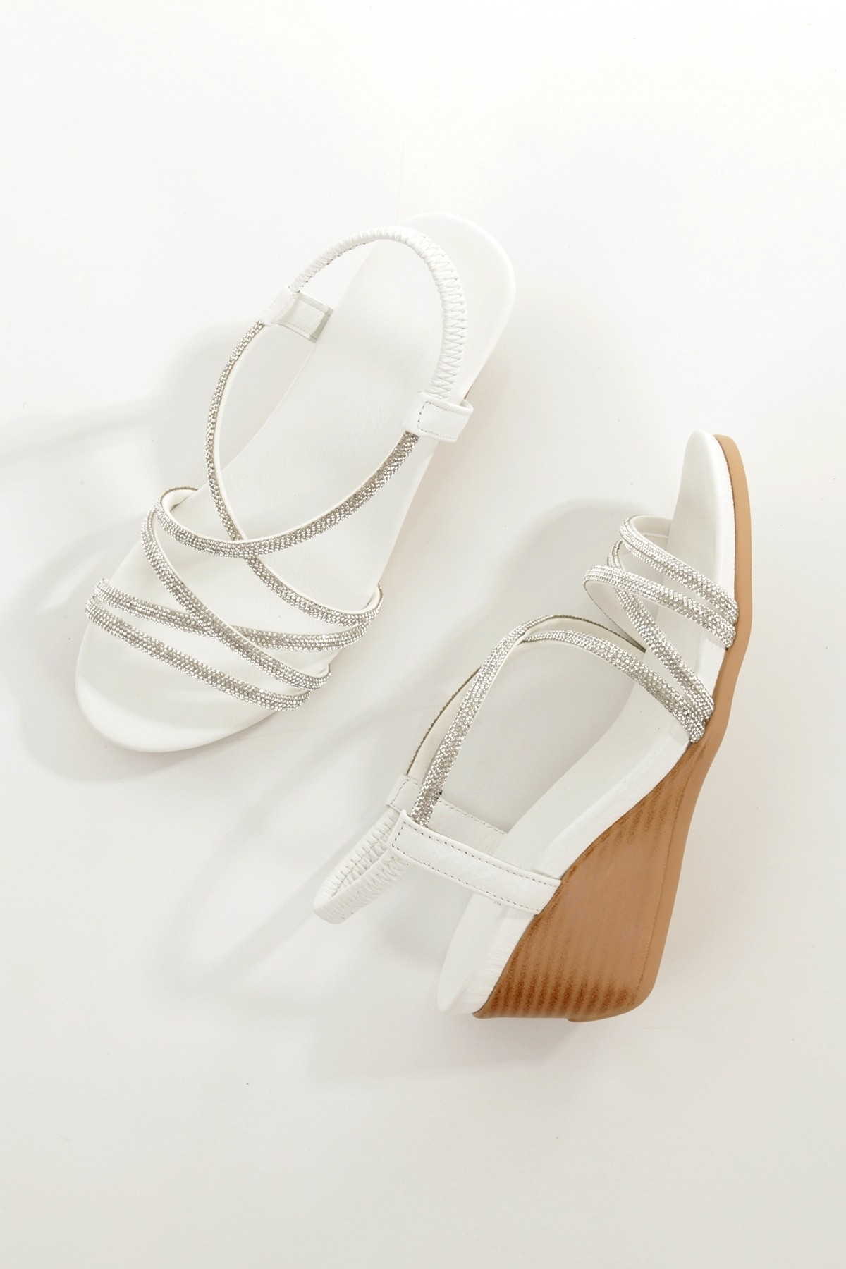 Coska Beyaz Hakiki Deri Sandalet Dolgu Topuklu Gümüş Taşlı Abiye Ayakkabı - Görsel 4