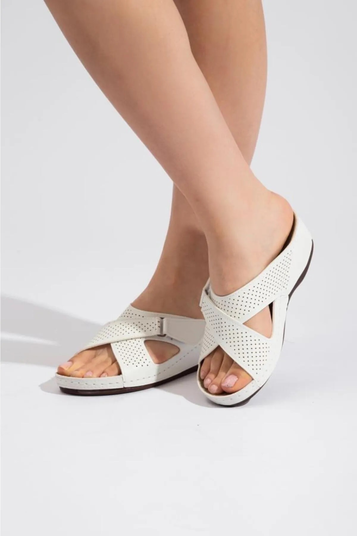 1850 Ortopedik Çapraz Cırtlı Kadın Terlik - Görsel 2