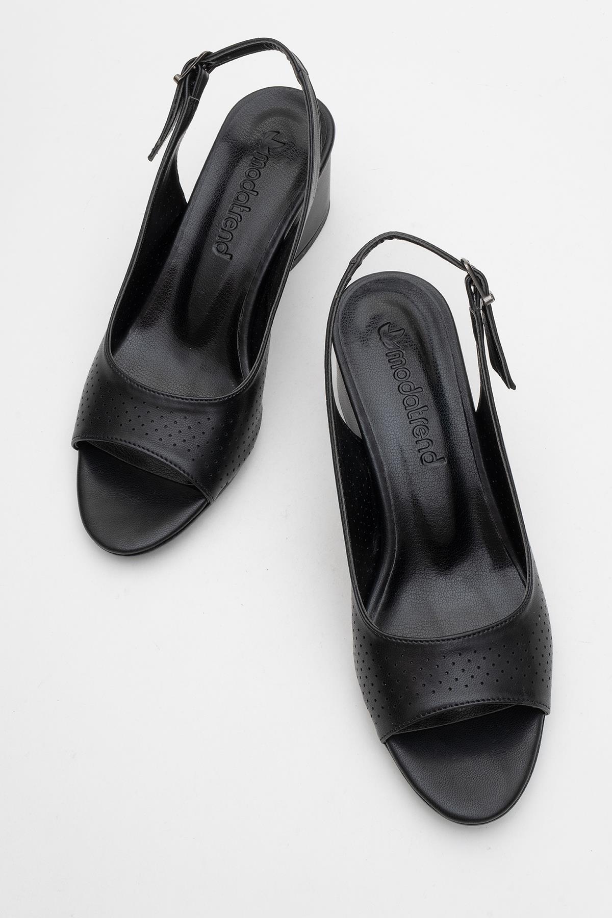 Zımbalı Açık Kadın Topuklu Sandale SİYAH CİLT - Görsel 6