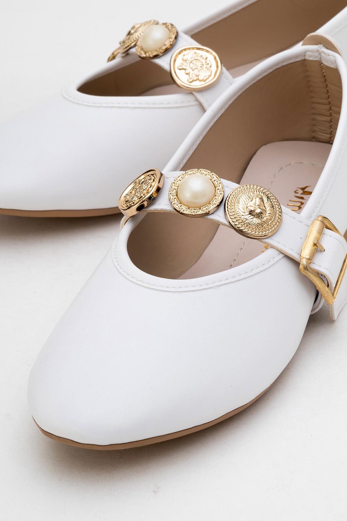 Kadın Kemerli Armalı Tek Biyeli Küt Burunlu Babet BEYAZ - Görsel 4