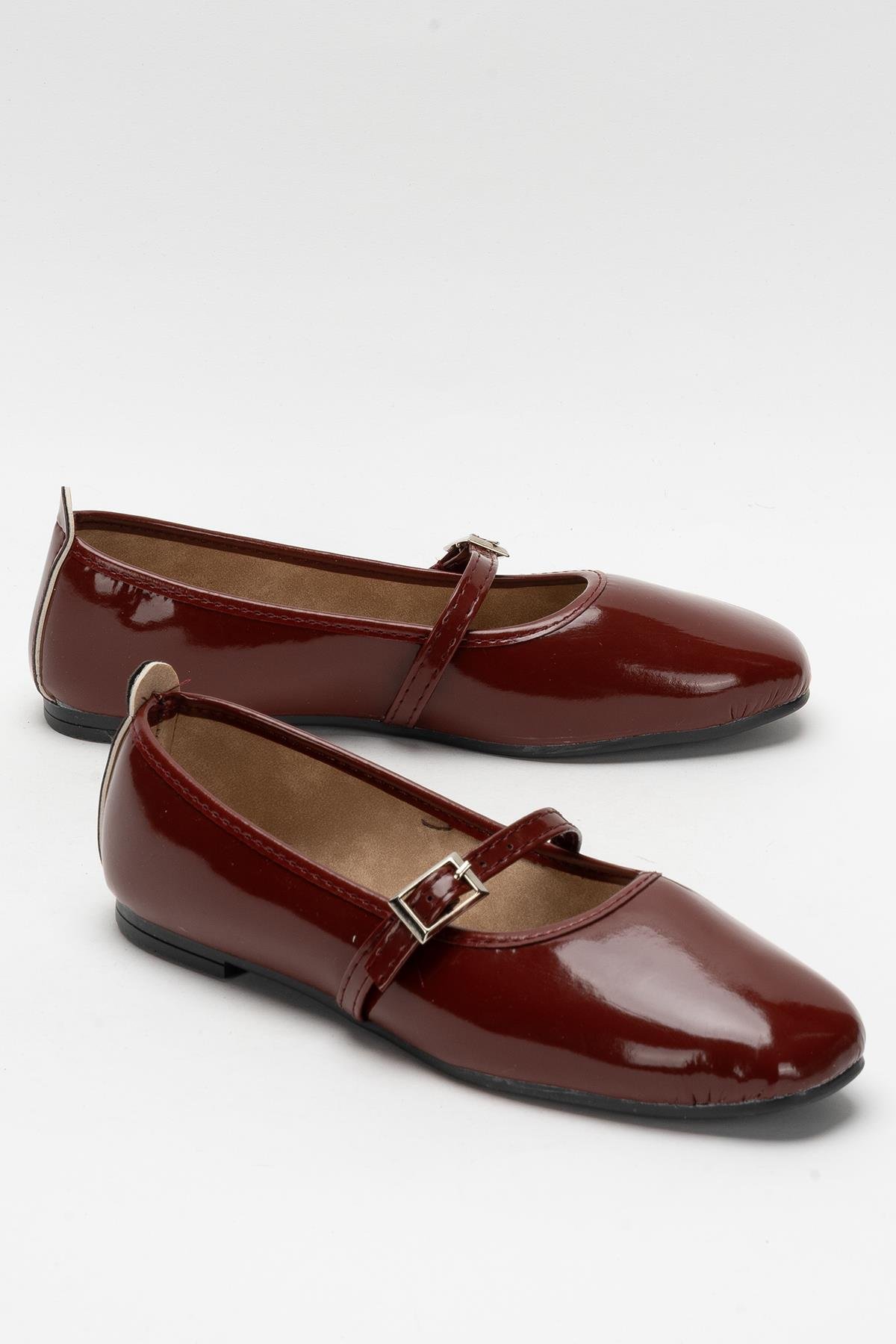Kadın Kemer Detay Rugan Babet Ayakkabı BORDO - Görsel 3