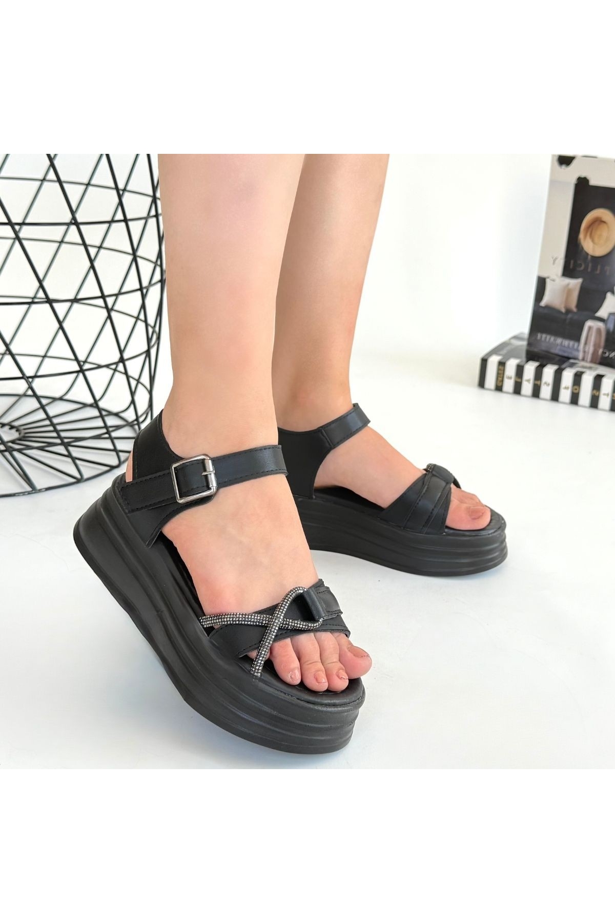 Siyah Kadın Düz Sandalet - Görsel 5