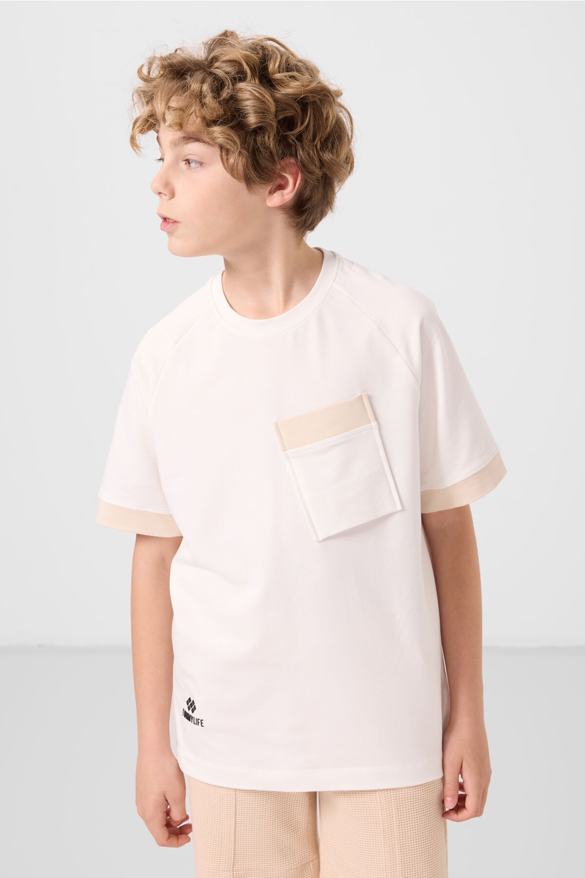 TOMMYLIFEEkru Pamuklu Yumuşak Dokulu Oversize Cep Detaylı Erkek Çocuk T-Shirt - 11295