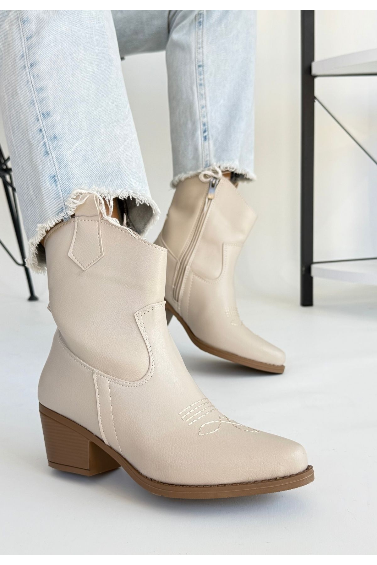 Bej Suni Deri Topuklu Kadın Bot - Görsel 3
