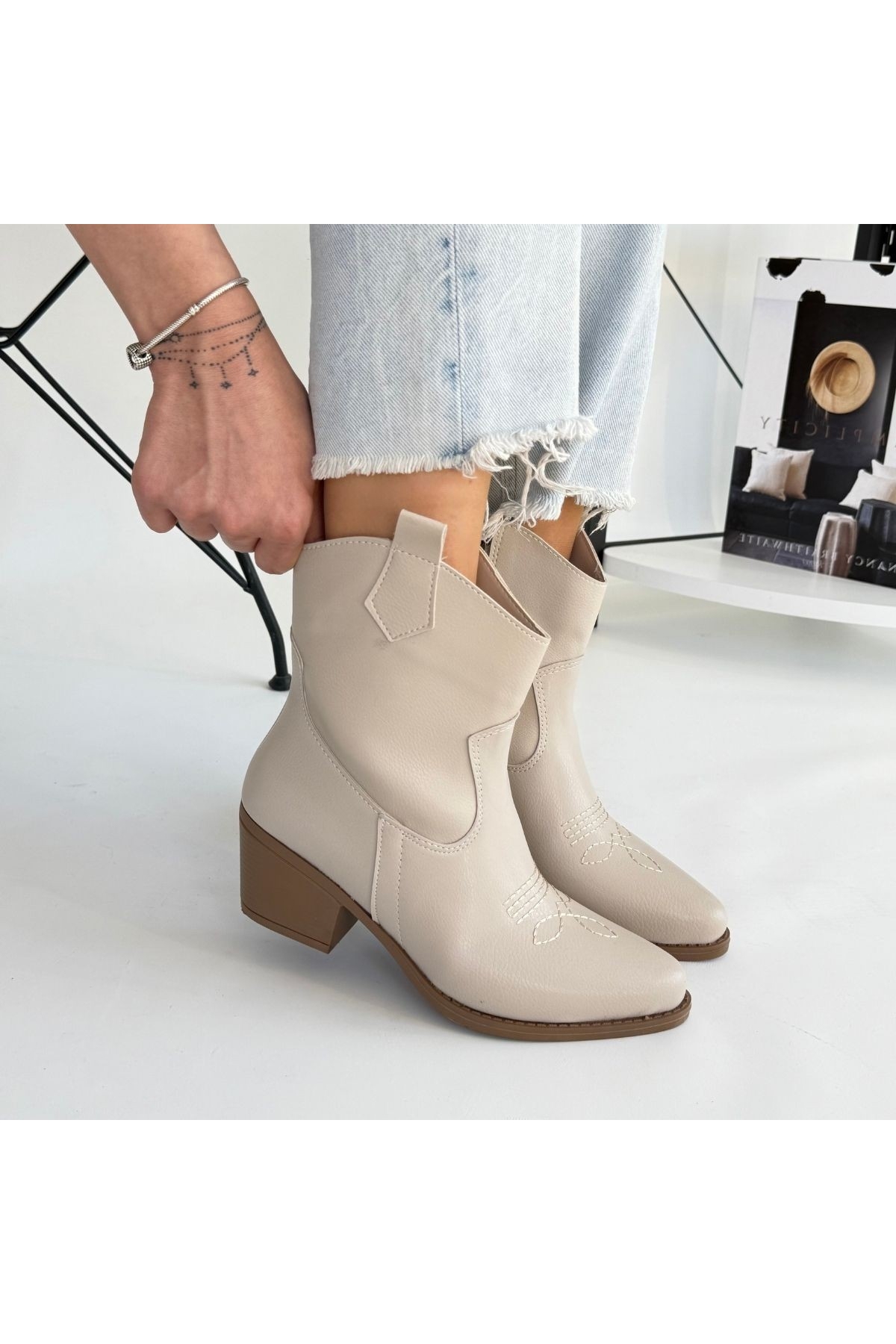 Bej Suni Deri Topuklu Kadın Bot - Görsel 5