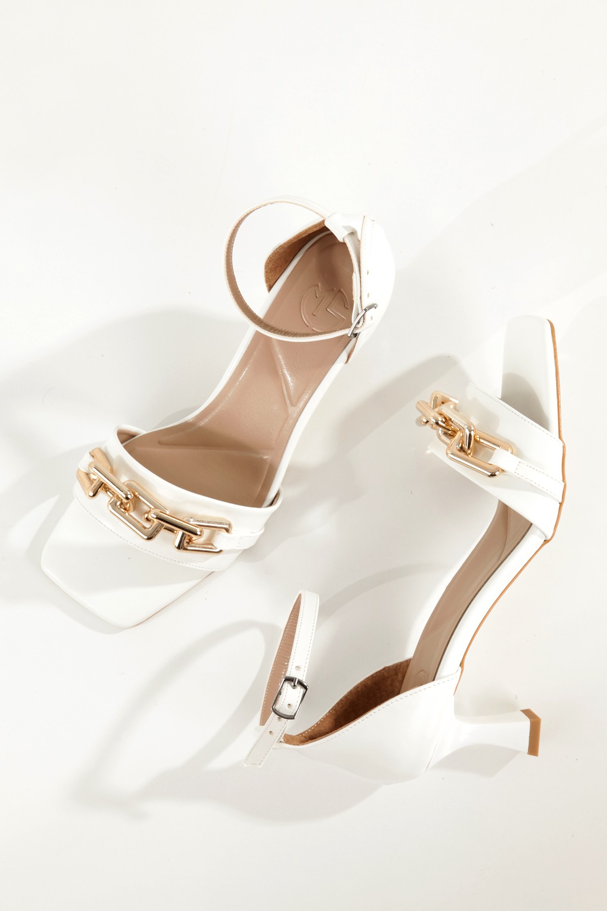 Lillianna Beyaz Dore Tokalı Topuklu Sandalet Tek Bant Kadın Ayakkabı - Görsel 3