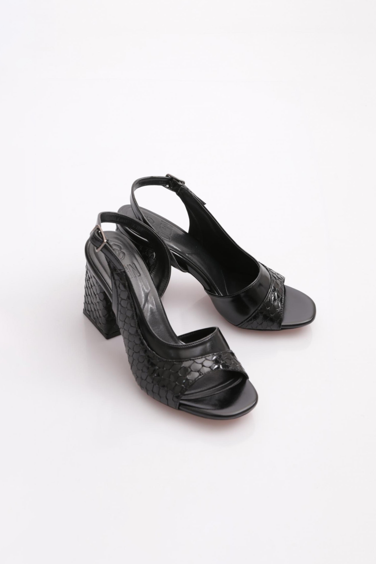 703 Kadin Arkadan Bağlamali Topuklu Ayakkabi - Görsel 3