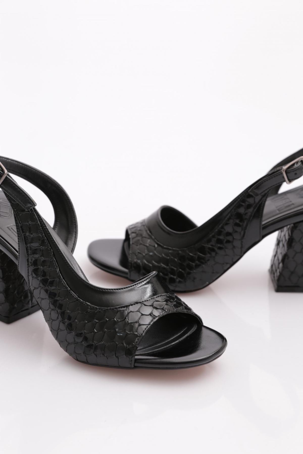 703 Kadin Arkadan Bağlamali Topuklu Ayakkabi - Görsel 5