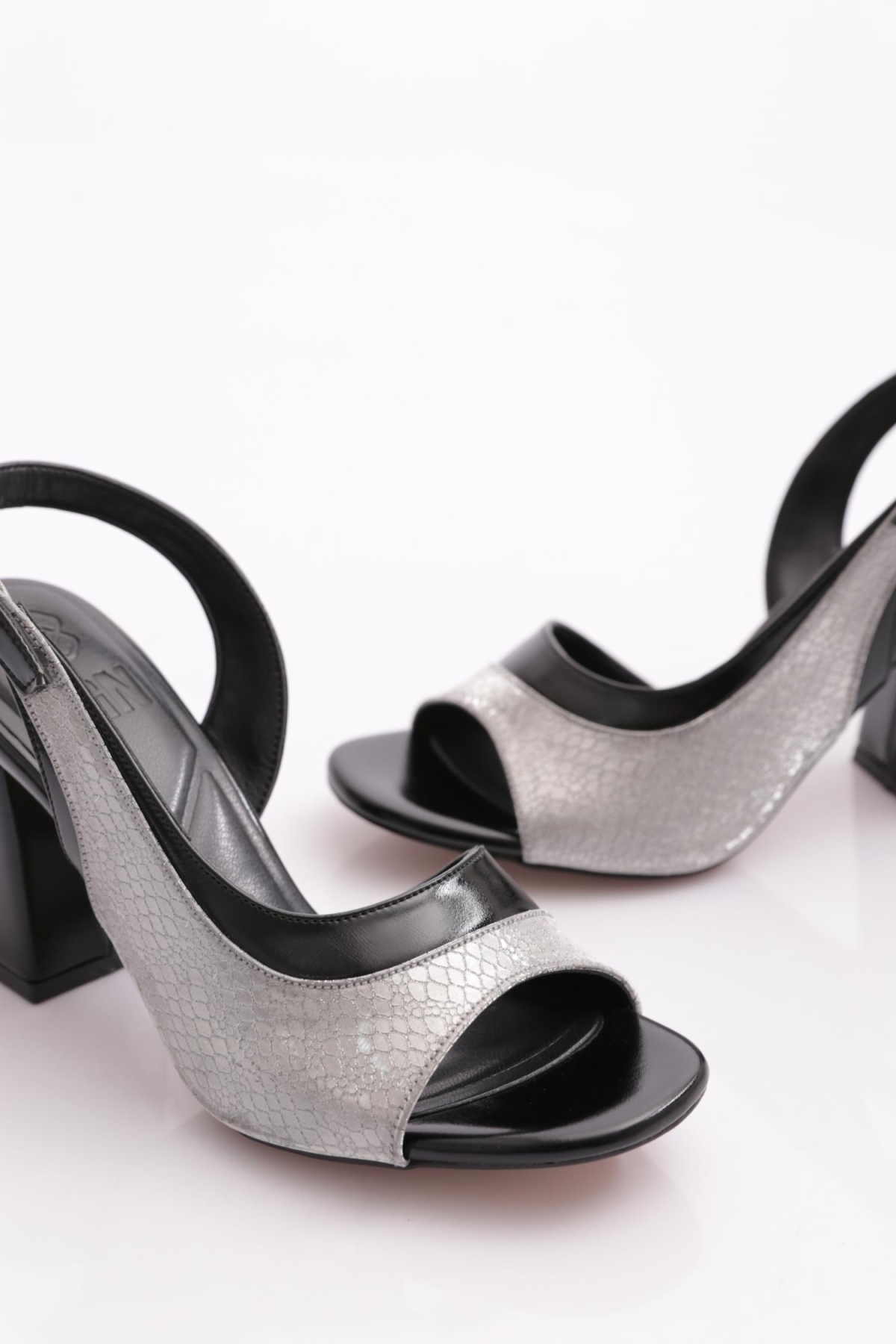 704 Kadin Arkadan Bağlamali Topuklu Ayakkabi - Görsel 5