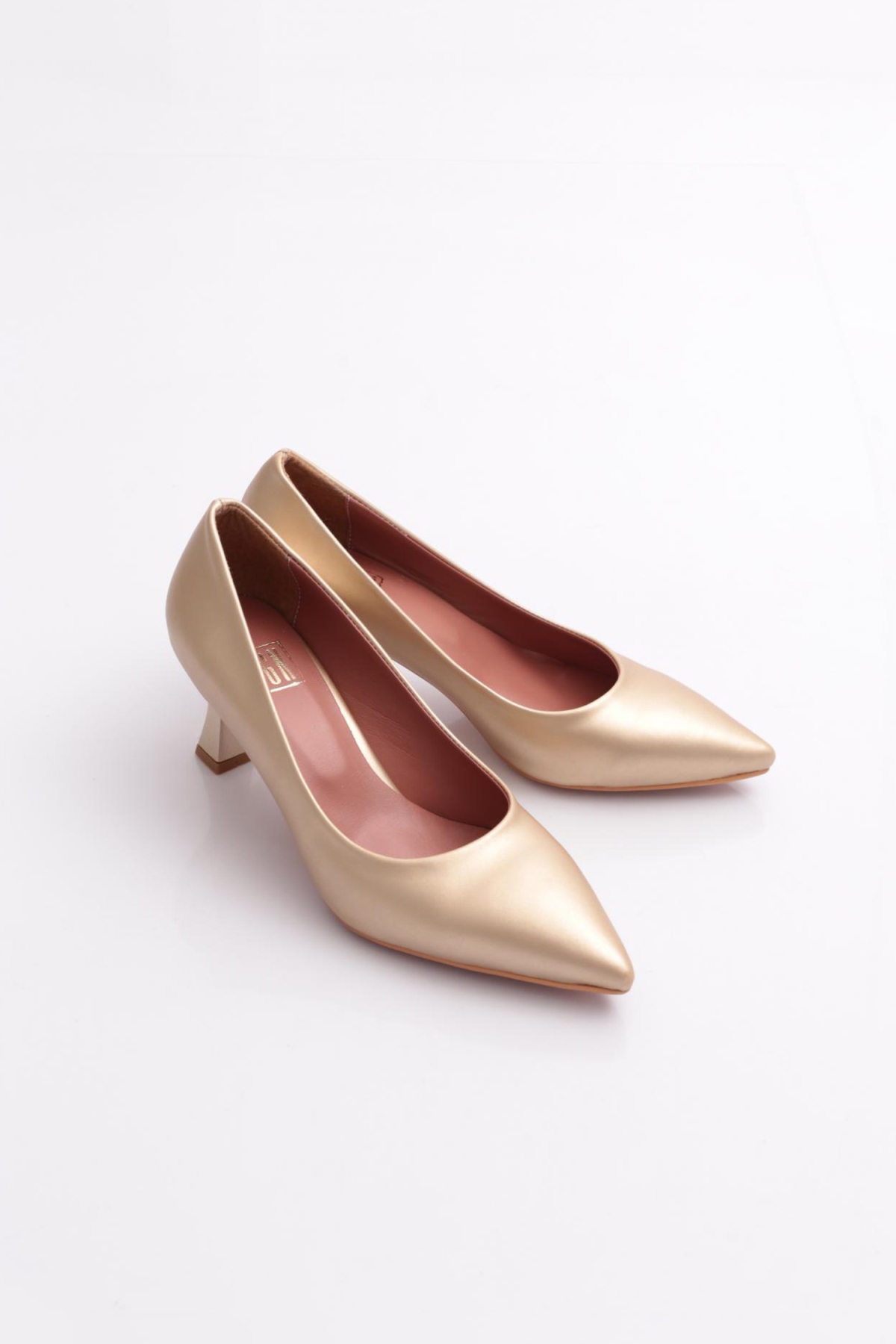 320 Sivri Burun Parmak Dekolteli Topuklu Ayakkabi - Görsel 3