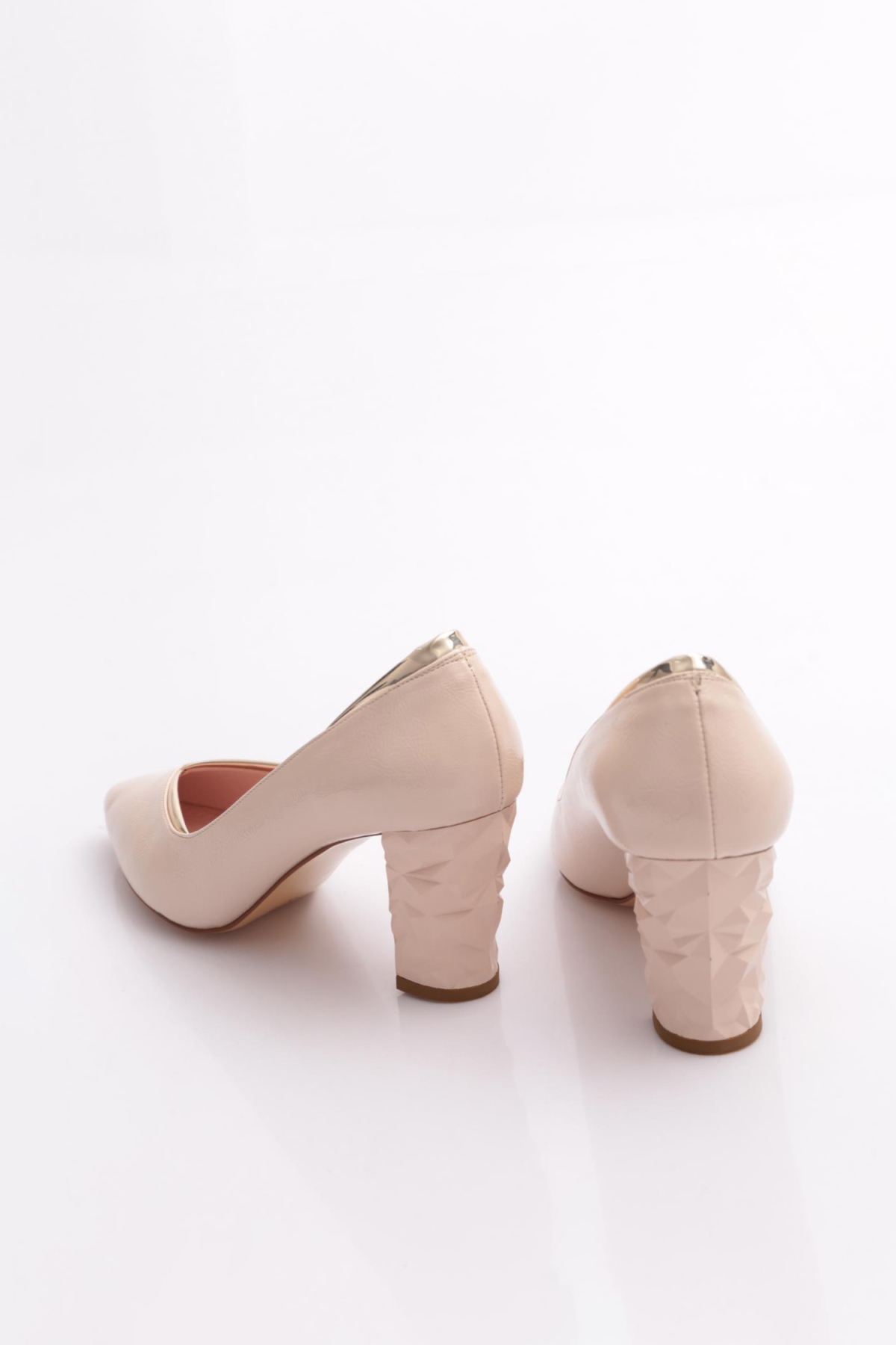 589 Kadin Sivri Burun V Kesim Dekolteli Topuklu Ayakkabi - Görsel 4