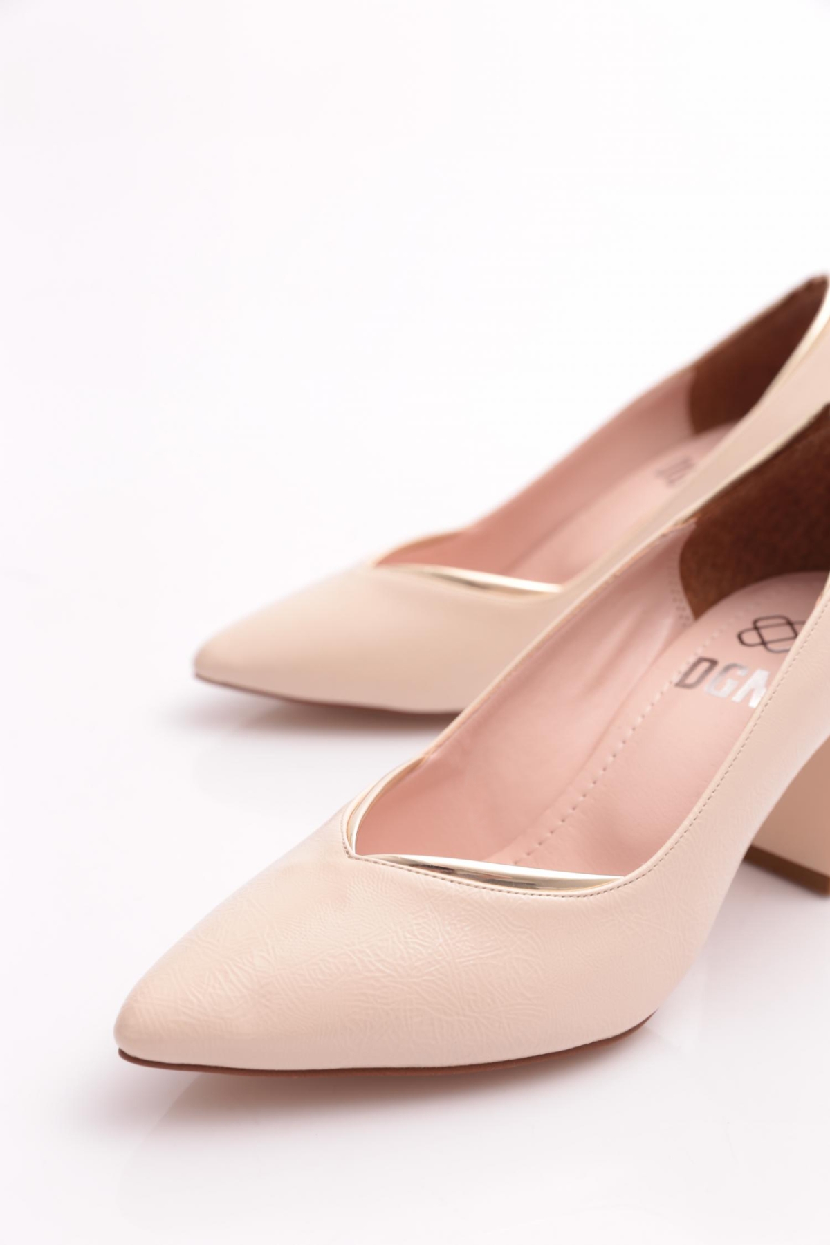 589 Kadin Sivri Burun V Kesim Dekolteli Topuklu Ayakkabi - Görsel 5
