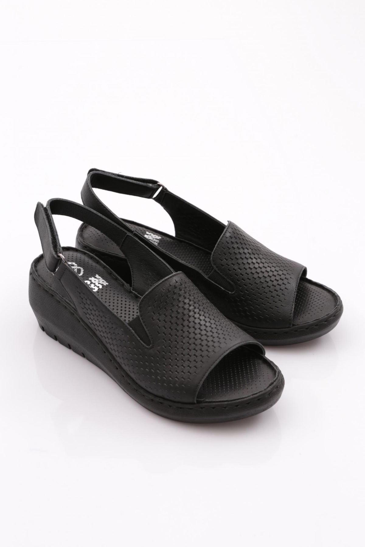 1004 Kadin Arkadan Bağlama Delikli Sandalet - Görsel 3