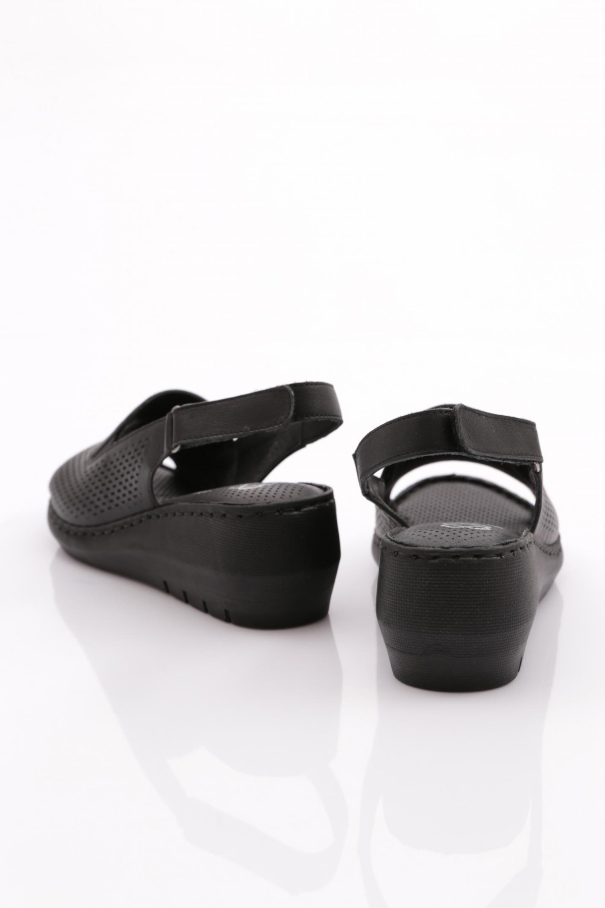 1004 Kadin Arkadan Bağlama Delikli Sandalet - Görsel 4